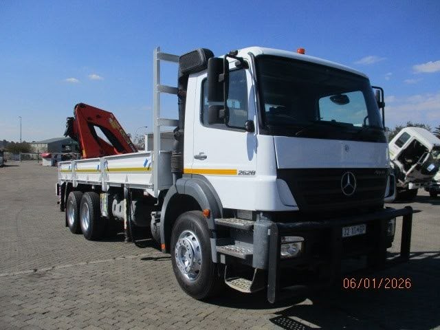 2011 MERCEDES BENZ 2628 AXOR 12TON DROPSIDE WITH PK32080 - Image 1