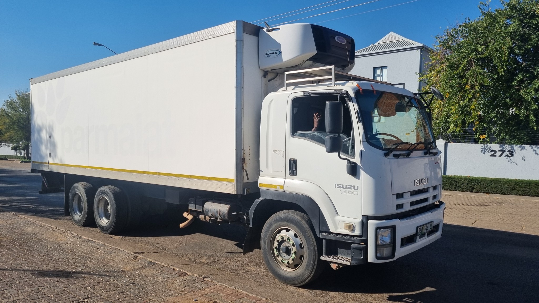 2016 ISUZU FVZ1400 14TON TRUCK WITH FRIDGE BODY CARRIER UNIT - Image 1