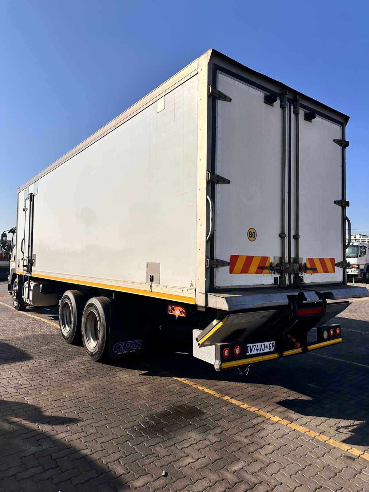 2015 ISUZU FVM1200 FRIDGE TRUCK WITH THERMOKING T-800R (-25 degrees Celsius) 362495KM - Image 6