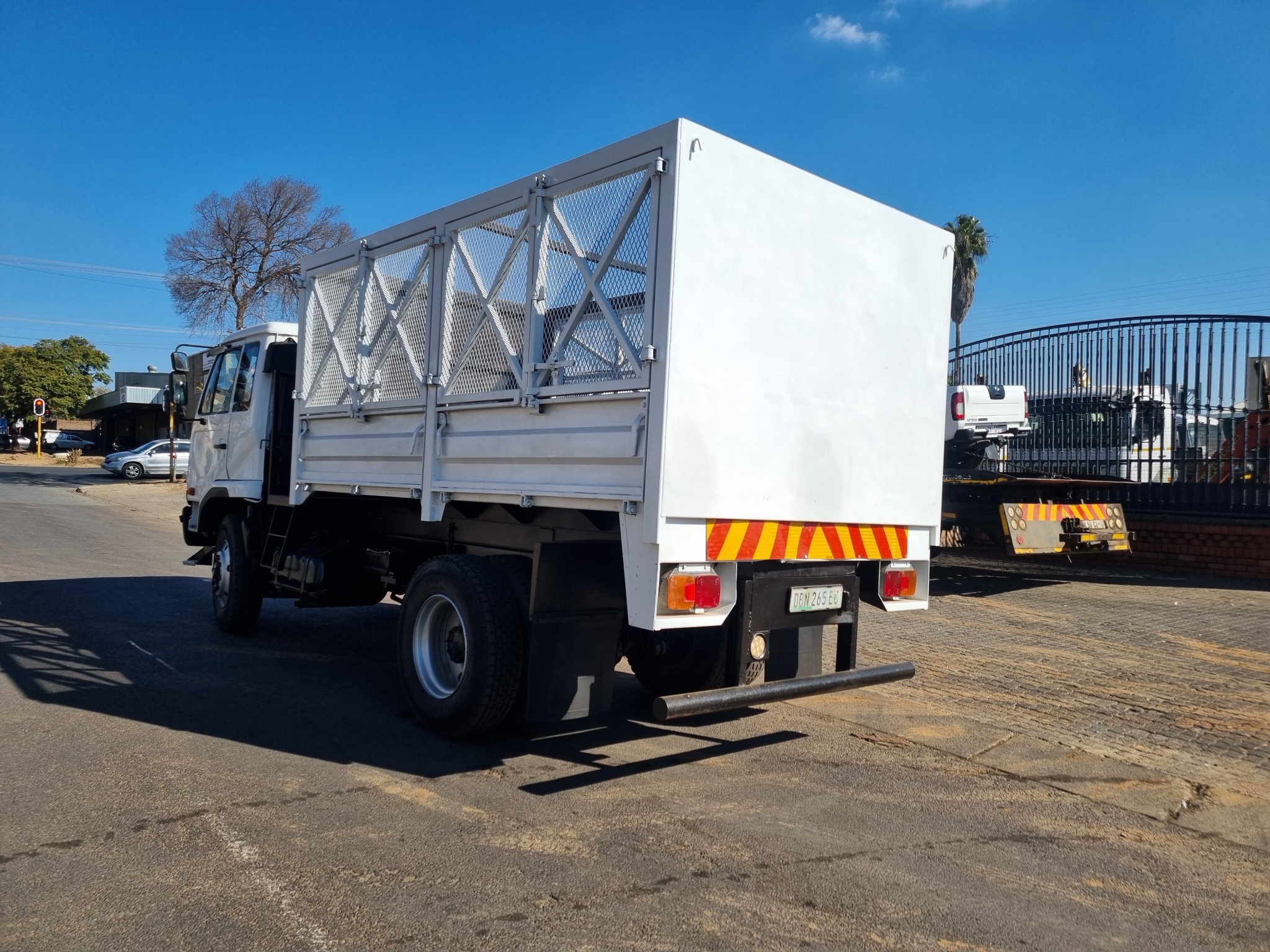 2003 UD85 8TON HIGH SIDES SIDE TIPPER - Image 5