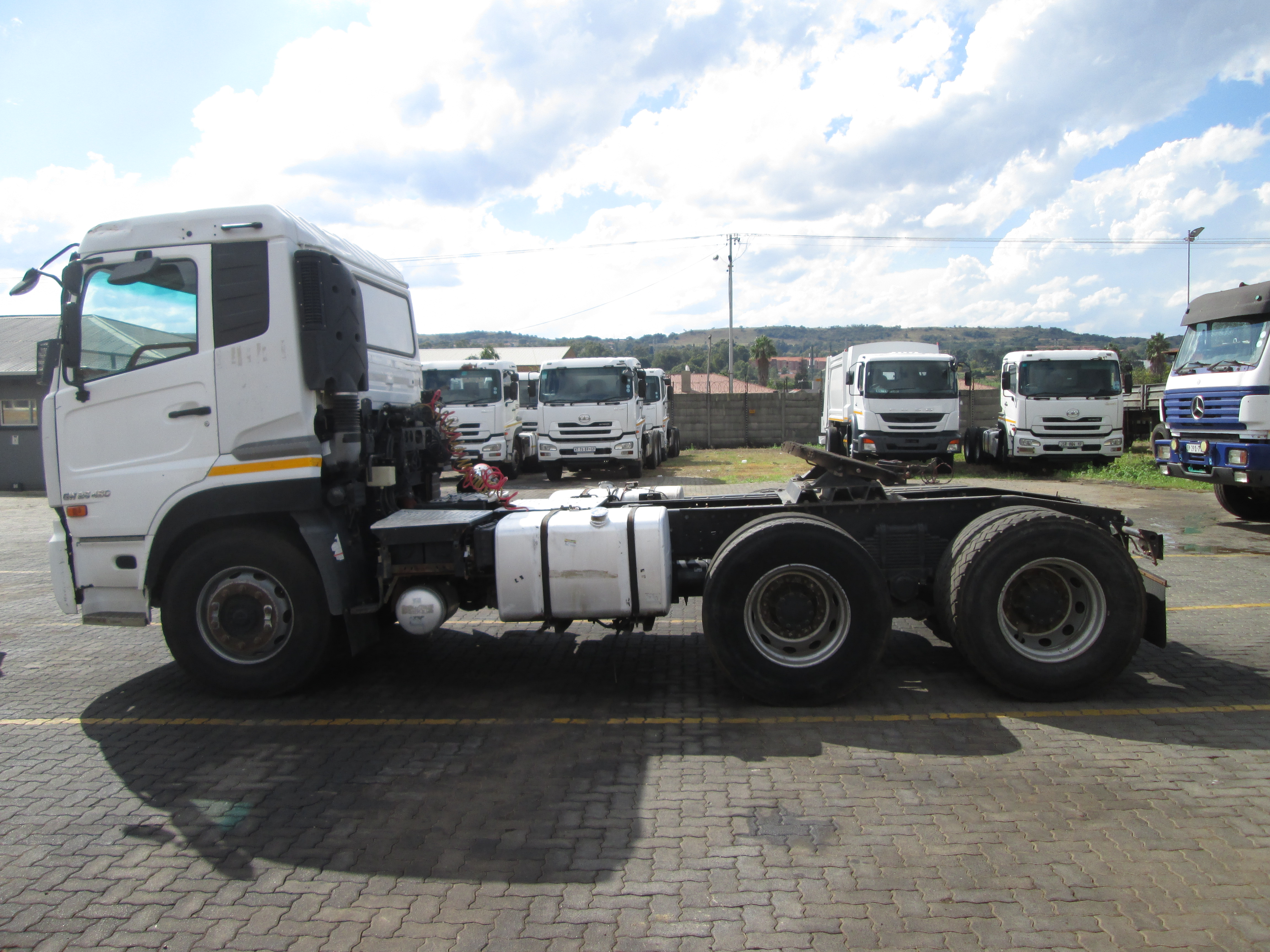 2018 UD QUON GW26-450 TRUCK TRACTOR 286211KM - Image 4