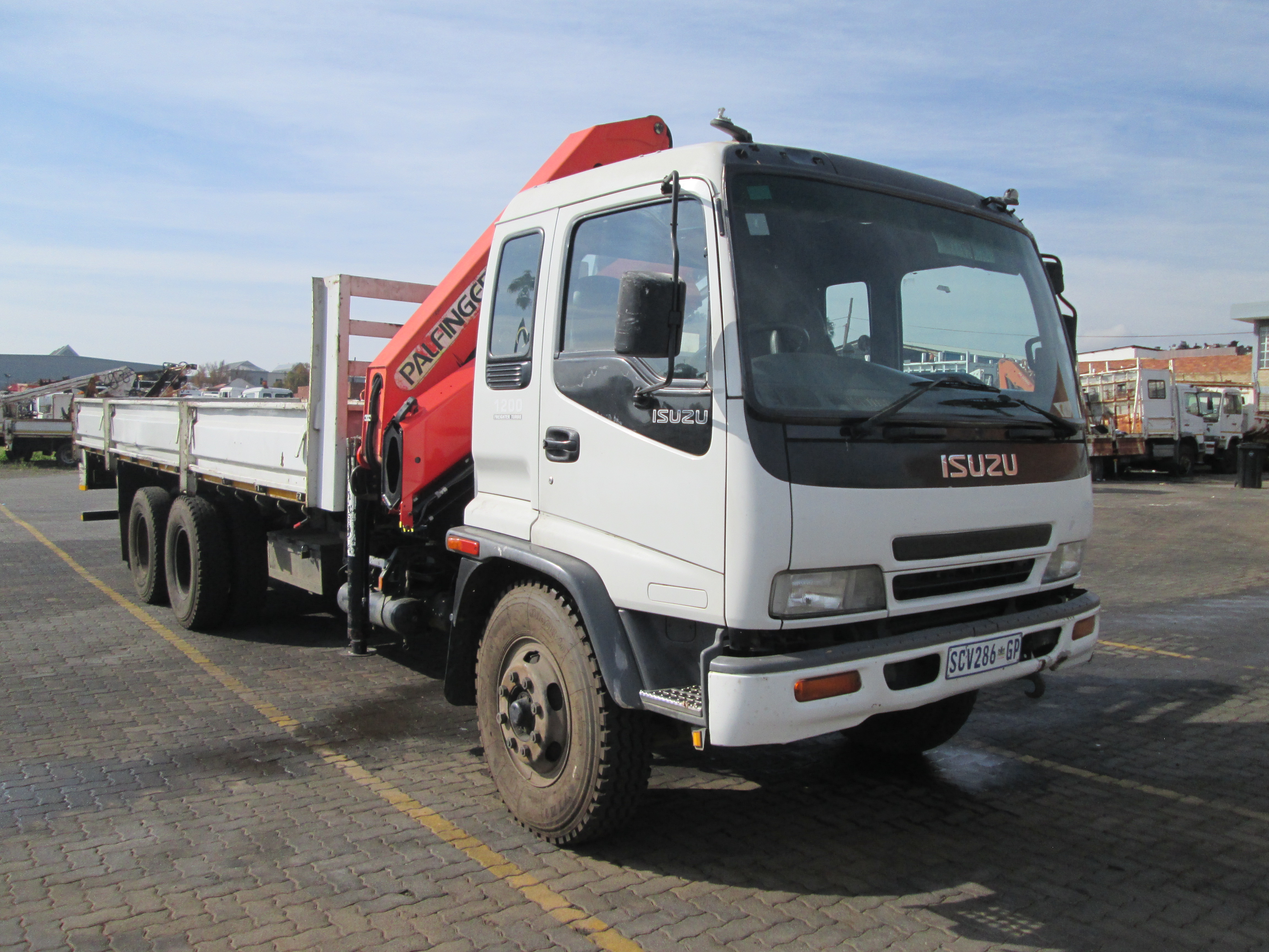 2005 ISUZU FTM1200 12TON DROPSIDE WITH PK15500 CRANE 603317KM - Image 1