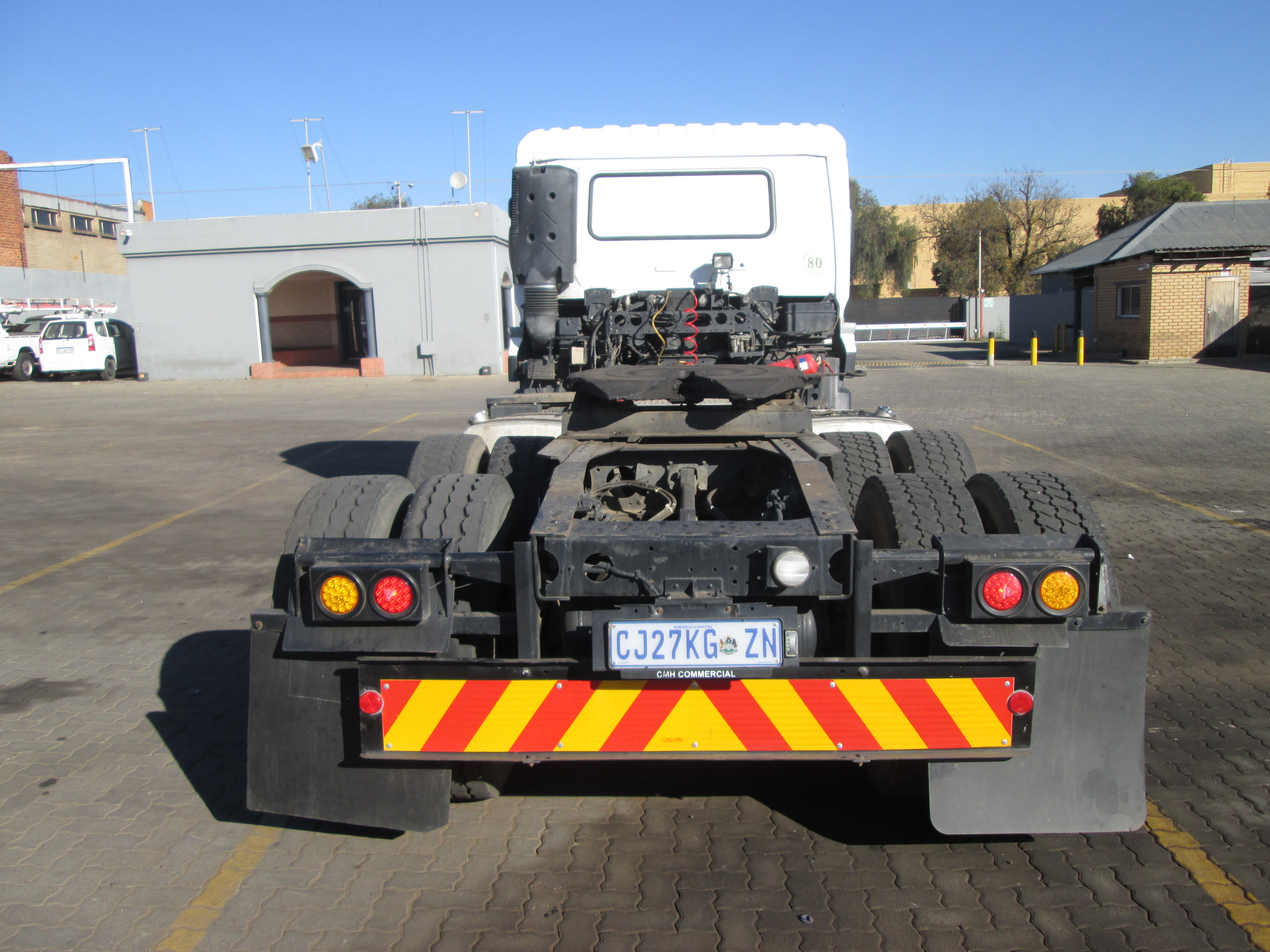 2019 UD QUON GW26-450 TRUCK TRACTOR 303139KM - Image 6