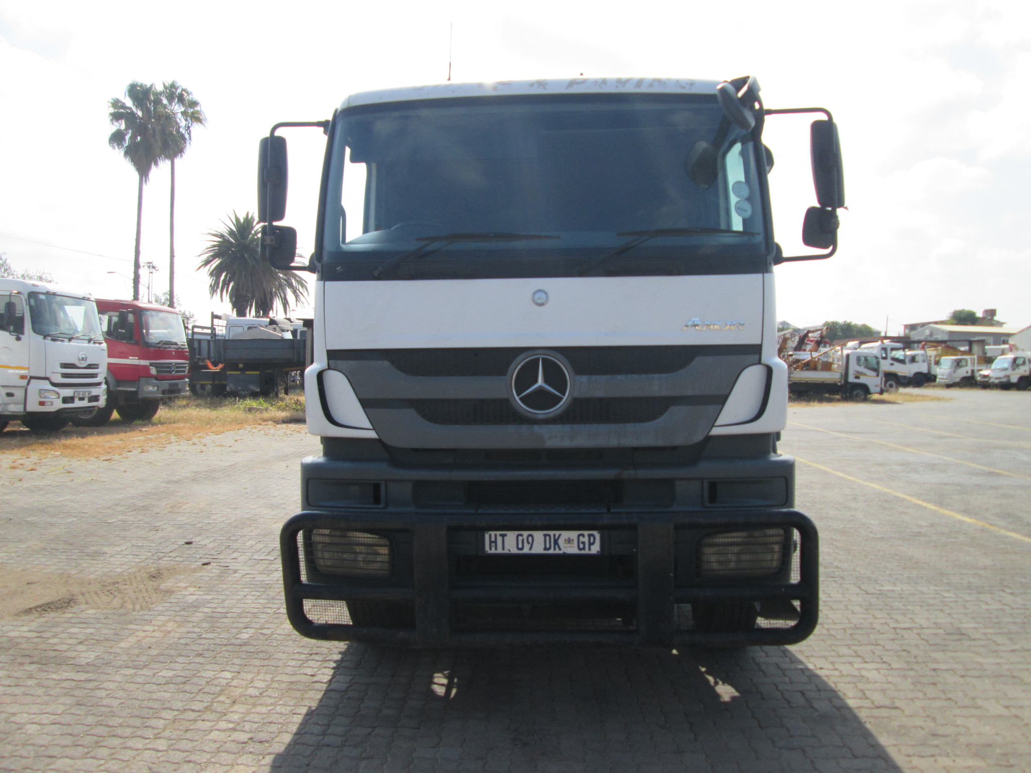 2018 MERCEDES BENZ 3340 AXOR TRUCK TRACTOR 262859KM - Image 2
