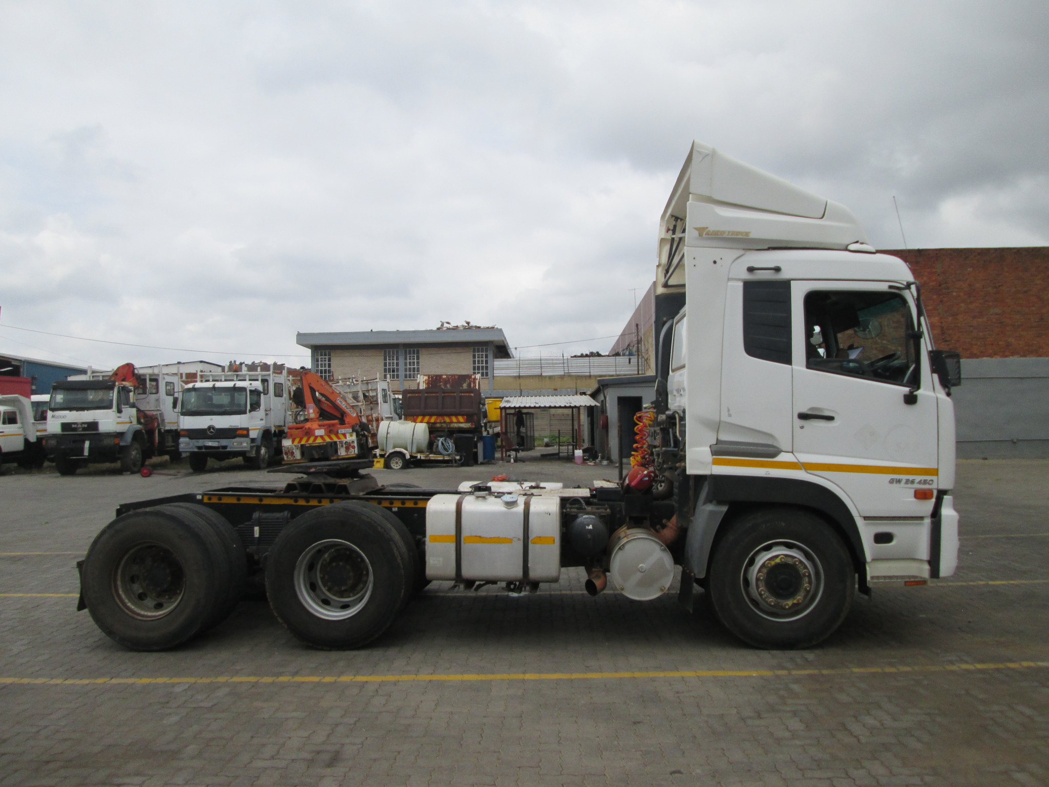 2018 UD QUON GW26-450 TRUCK TRACTOR 365971KM - Image 8