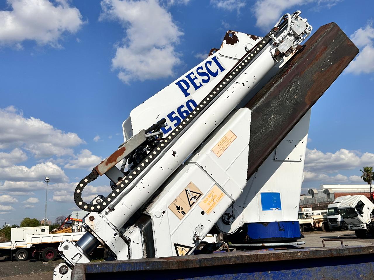 2001 MERCEDES BENZ 3235 ACTROS MP1 TWINSTEER 12TON DROPSIDE  WITH PESCI SPE560 CRANE - Image 3