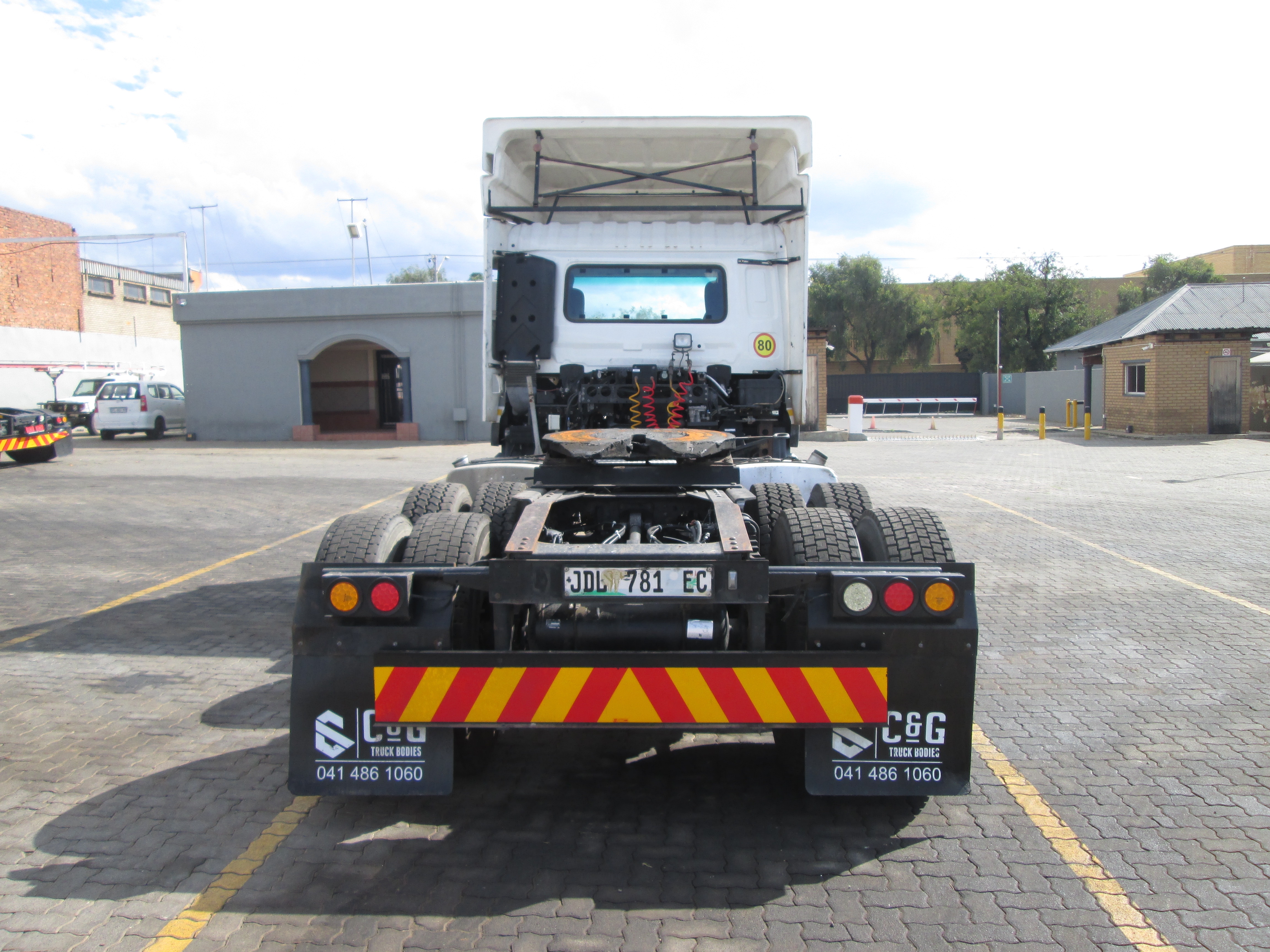 2018 UD QUON GW26-450 TRUCK TRACTOR 406503KM - Image 6