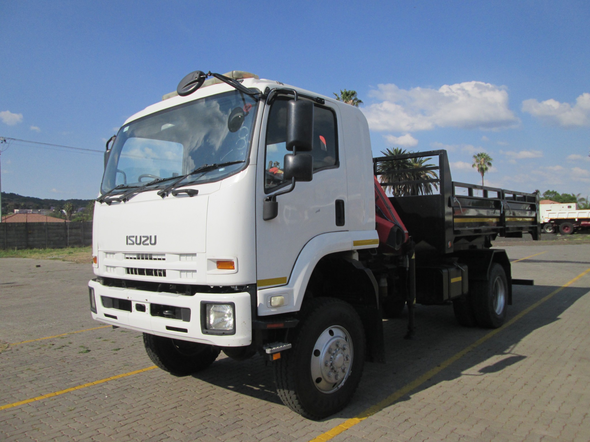 2014 ISUZU FTS750 4X4 5CUBE TIPPER DROPSIDE WITH FASSI F65 CRANE - Image 9
