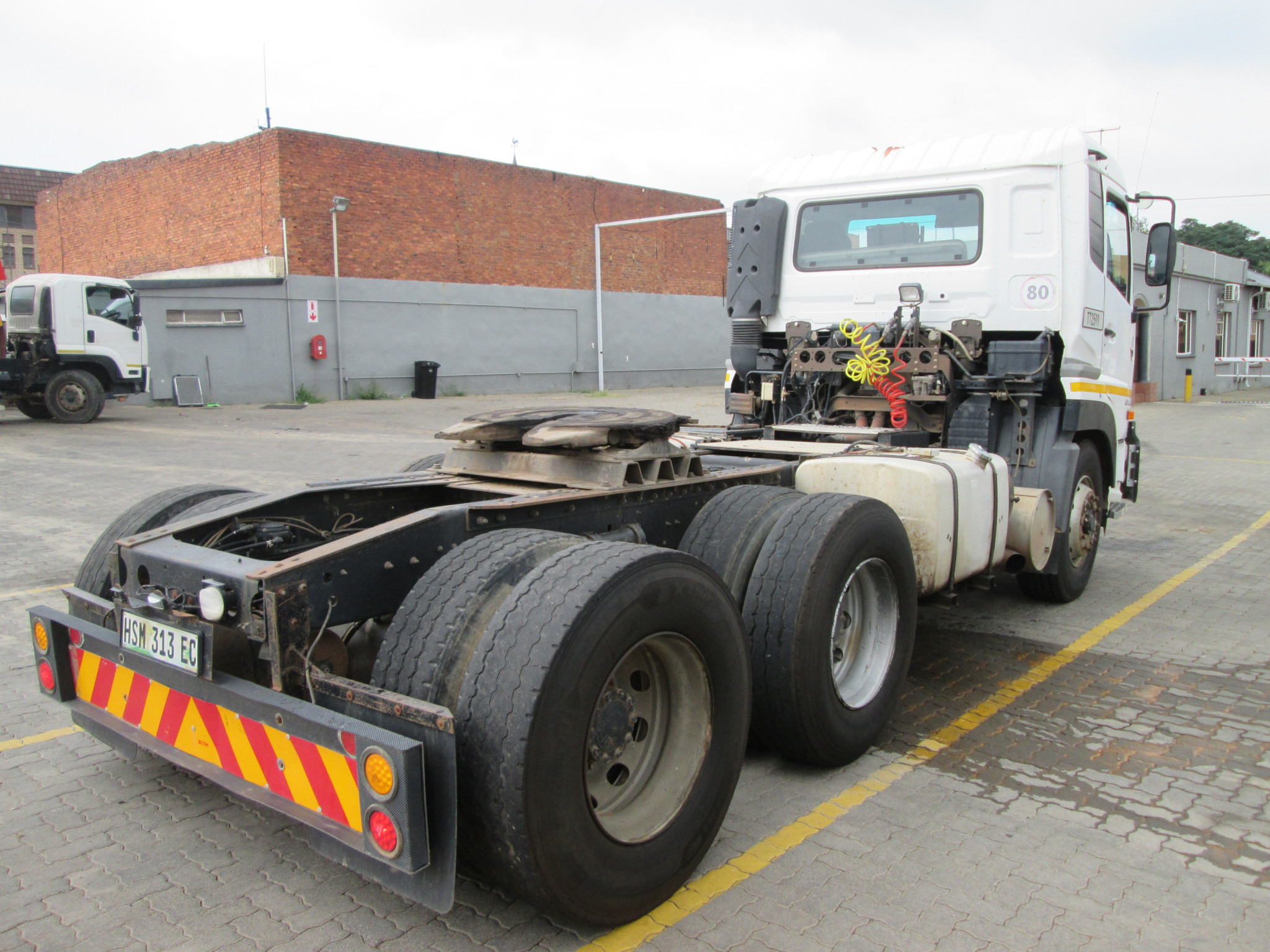 2015 UD QUON GW26-450 TRUCK TRACTOR - Image 7