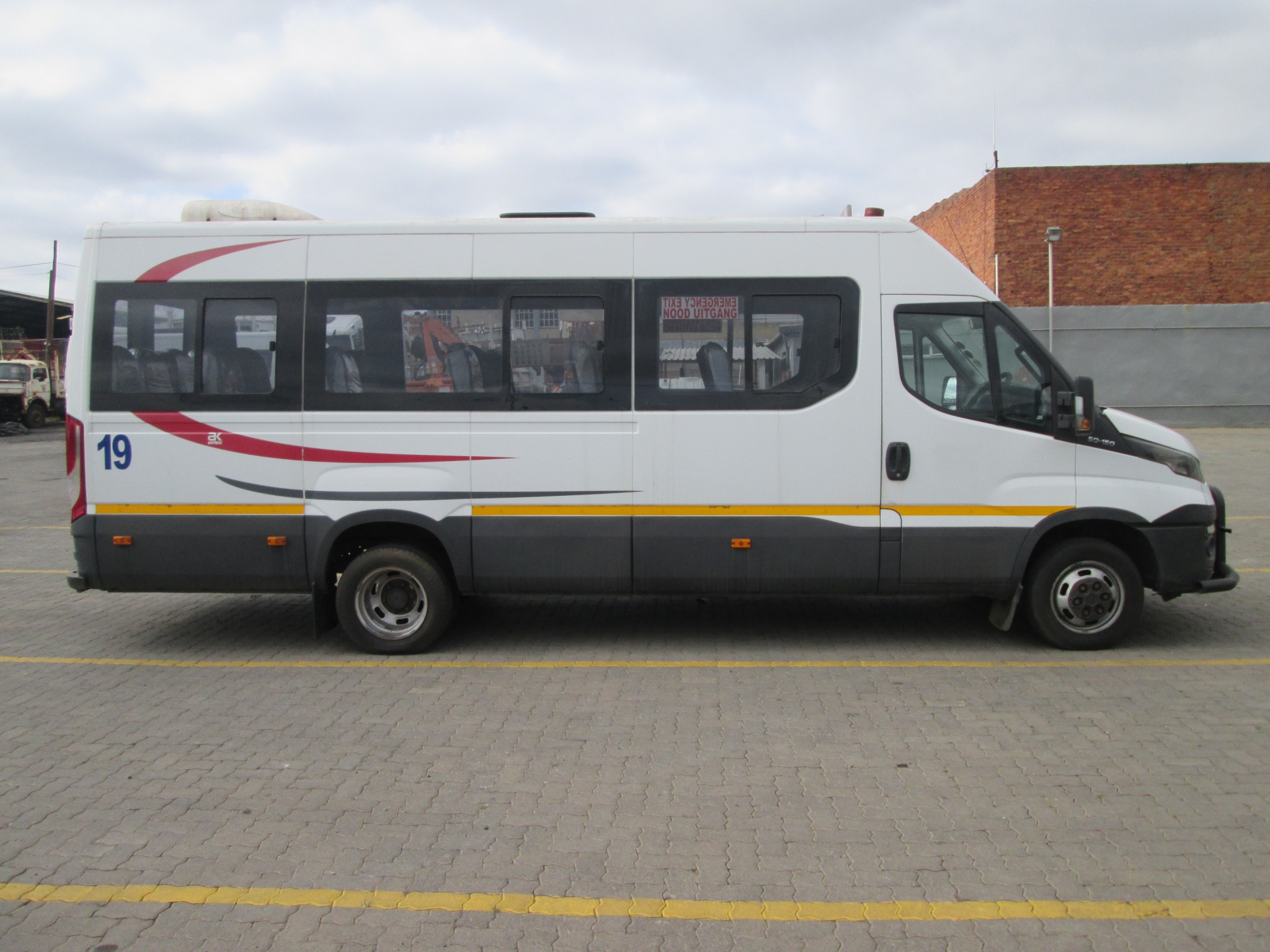 2019 IVECO DAILY 50-150 22 SEATER - Image 8