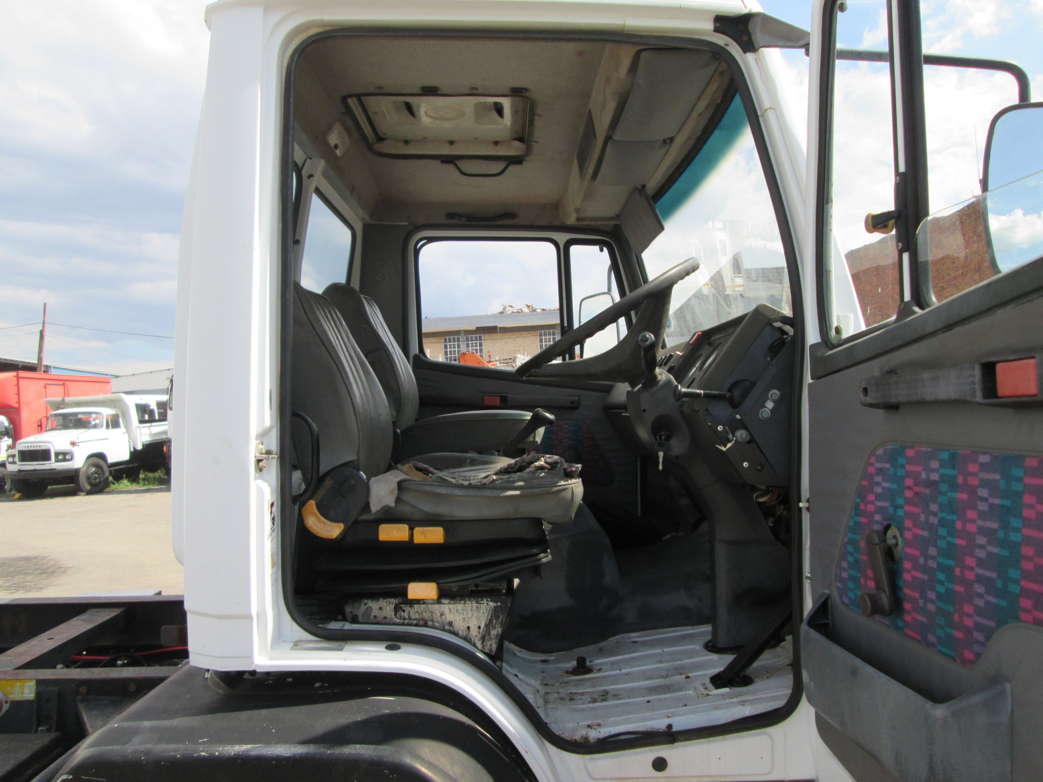 1998 MERCEDES BENZ 1014 7000L DIESEL TANKER - Image 9