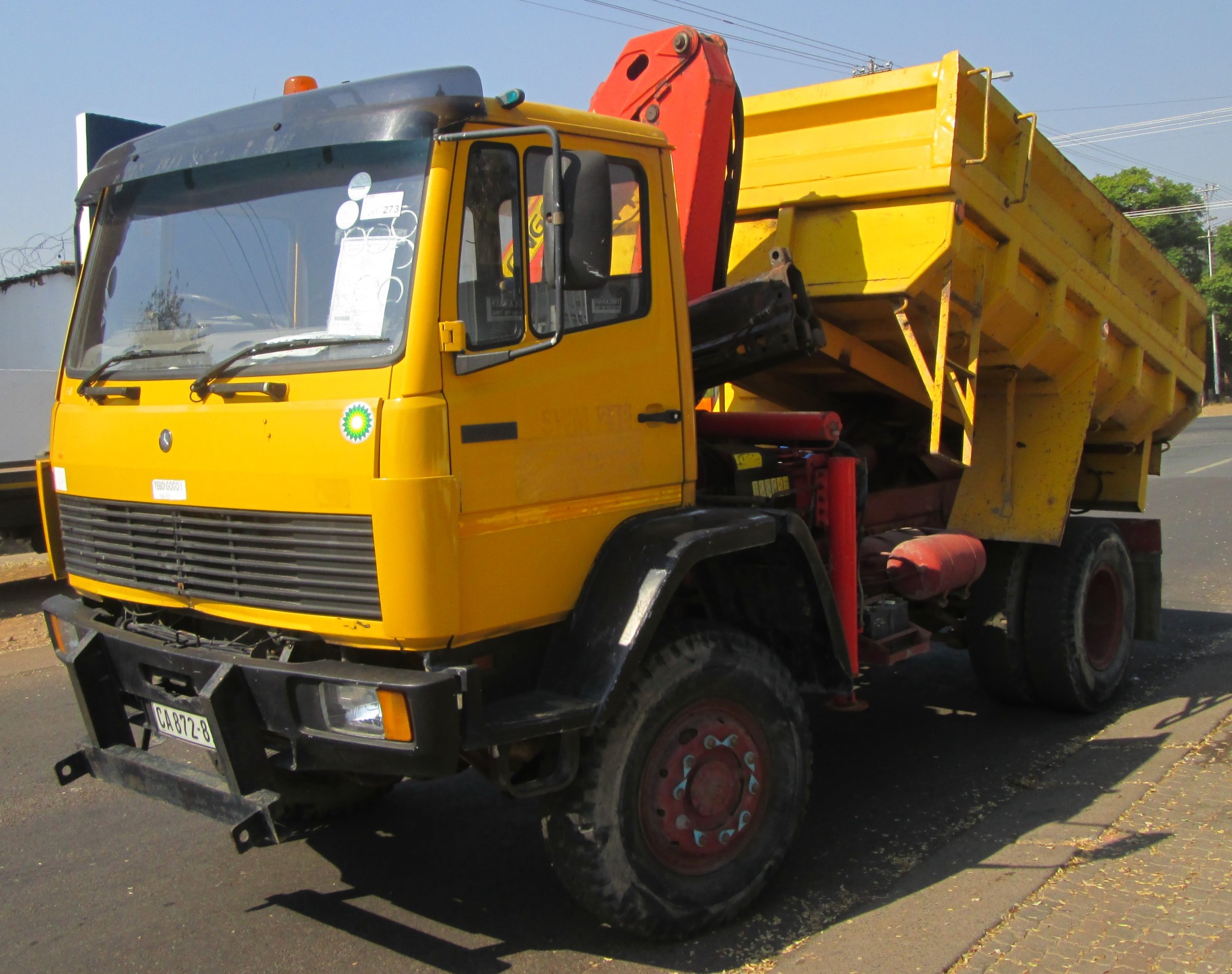 1996 MERCEDES BENZ 1617 8TON WITH PALFINGER PE8000 CRANE AND GRAB 4X4 TIPPER - Image 4