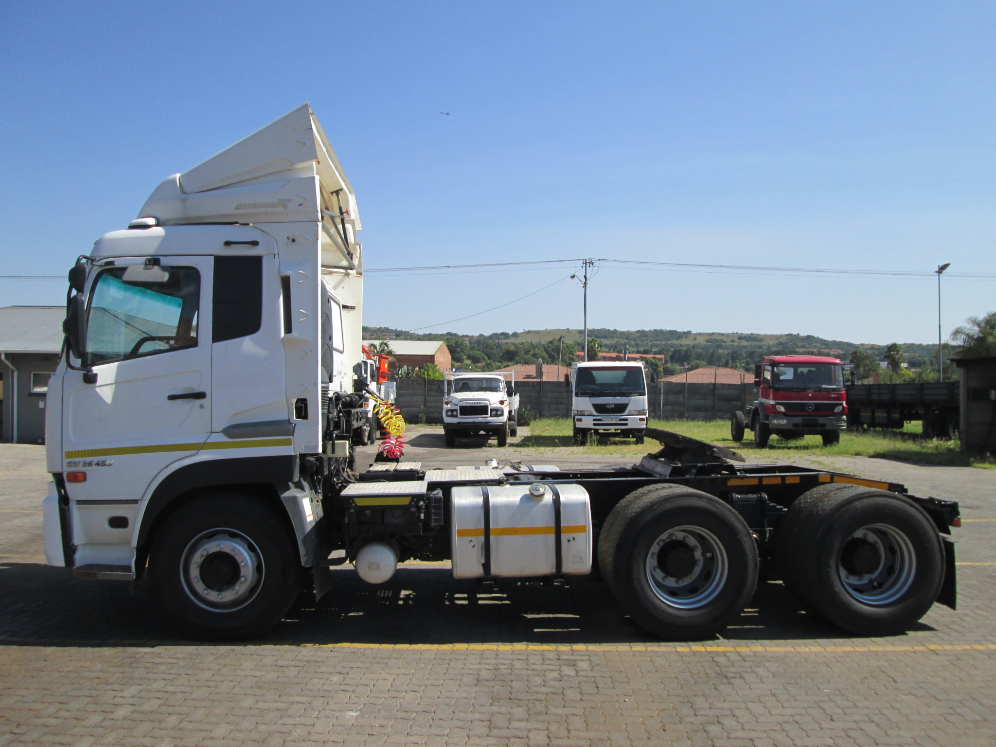 2018 UD QUON GW26-450 TRUCK TRACTOR 246563KM - Image 4