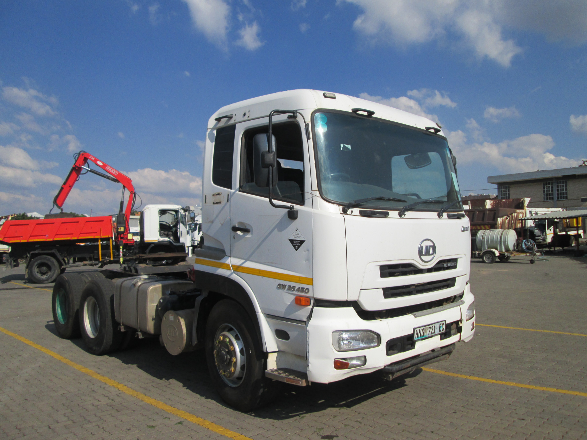 2015 UD QUON GW26-450 TRUCK TRACTOR 125605KM - Image 1