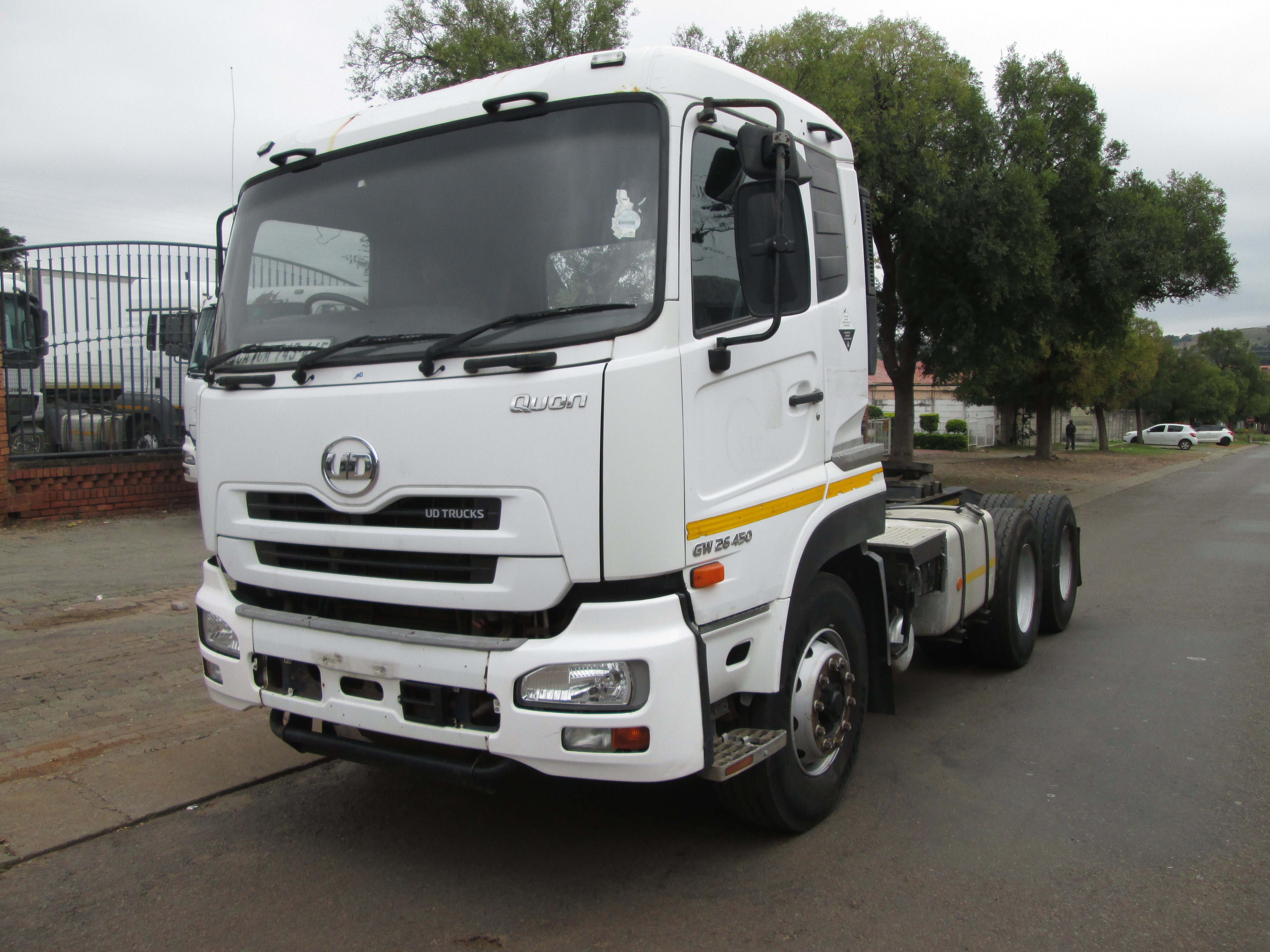 2015 UD QUON GW26-450 TRUCK TRACTOR 265967KM - Image 3