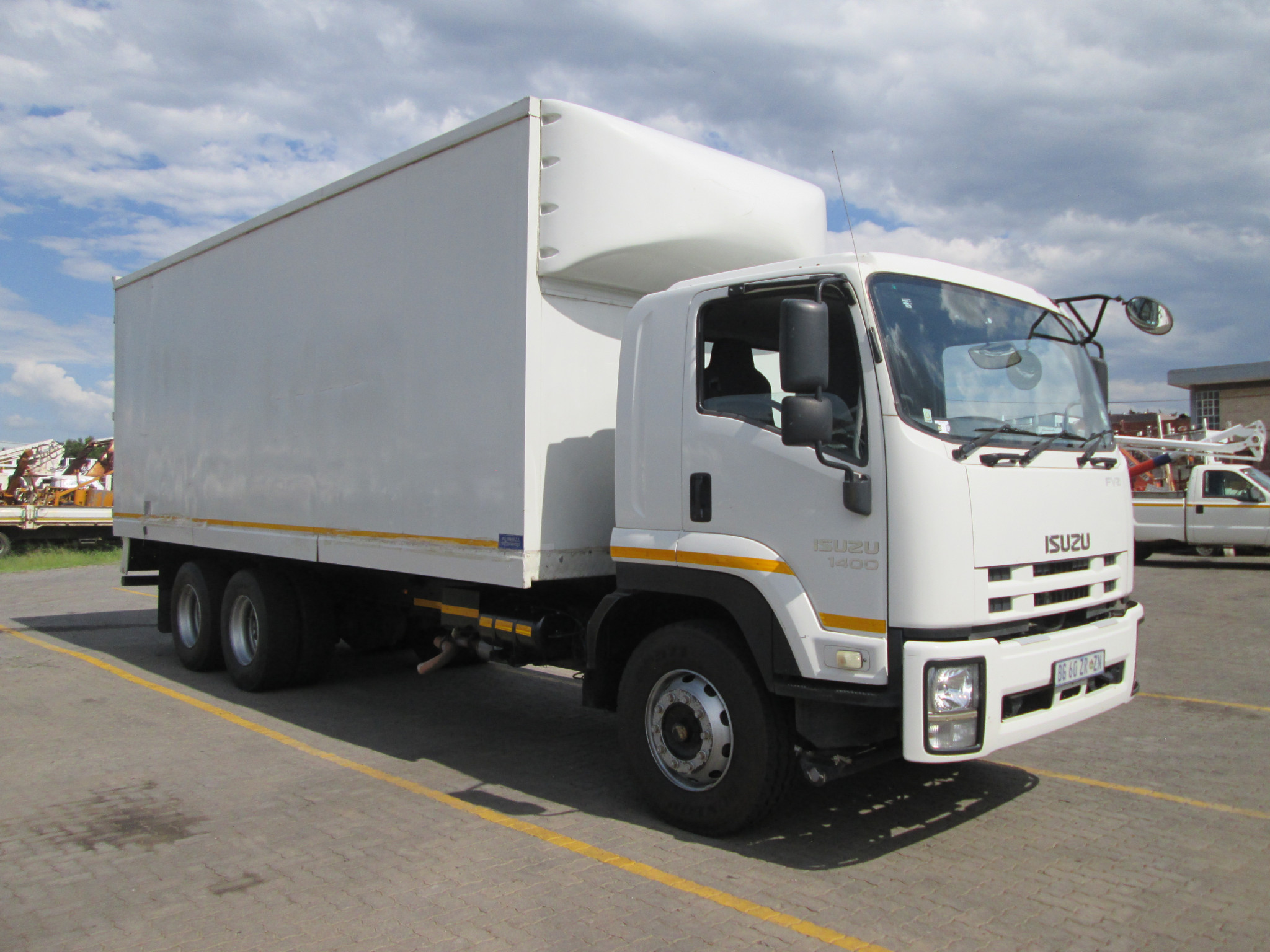 2020 ISUZU FVZ1400 14TON CLOSED BODY - Image 1