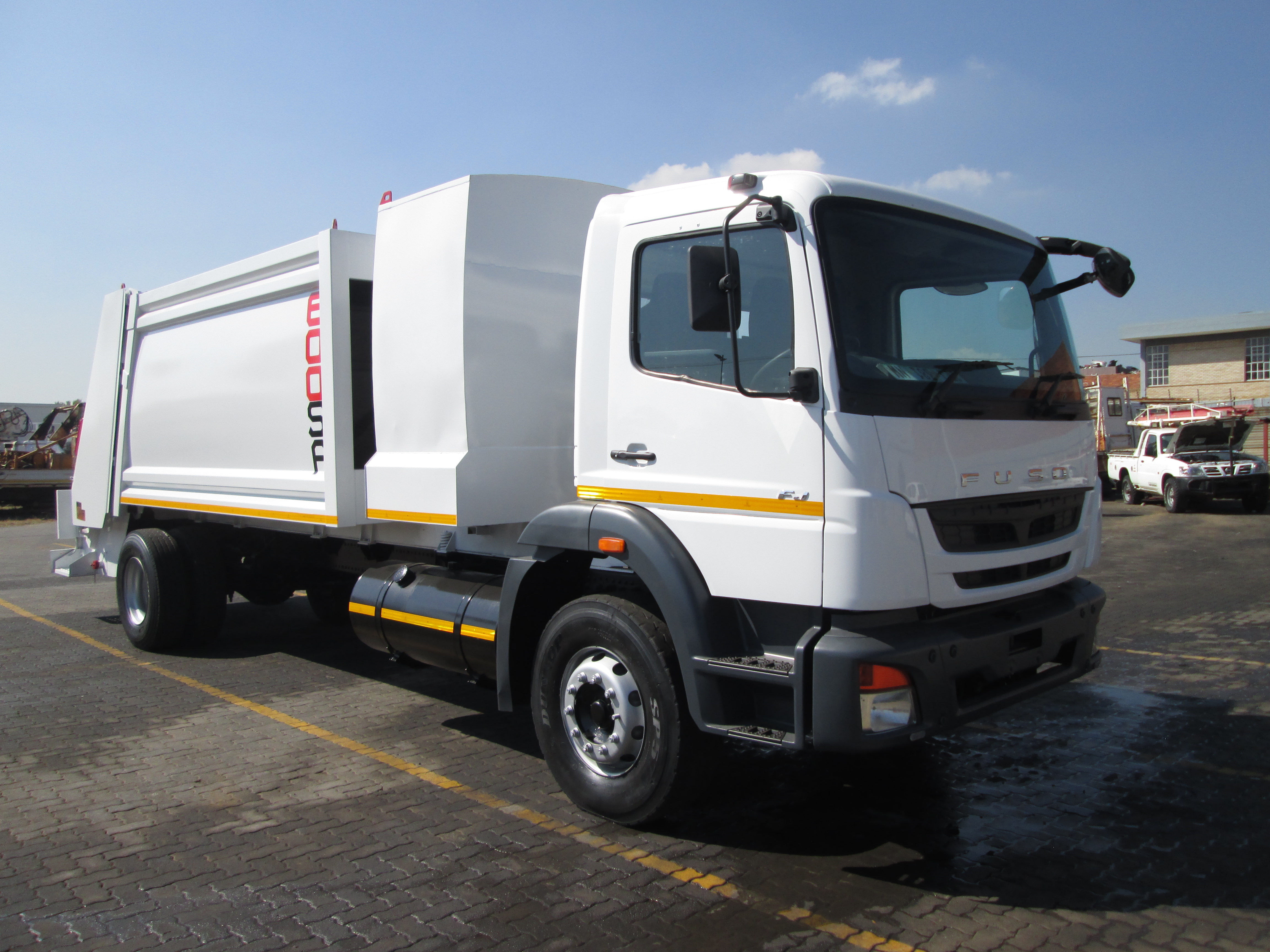 2018 FUSO FJ16-230 13CUBE COMPACTOR