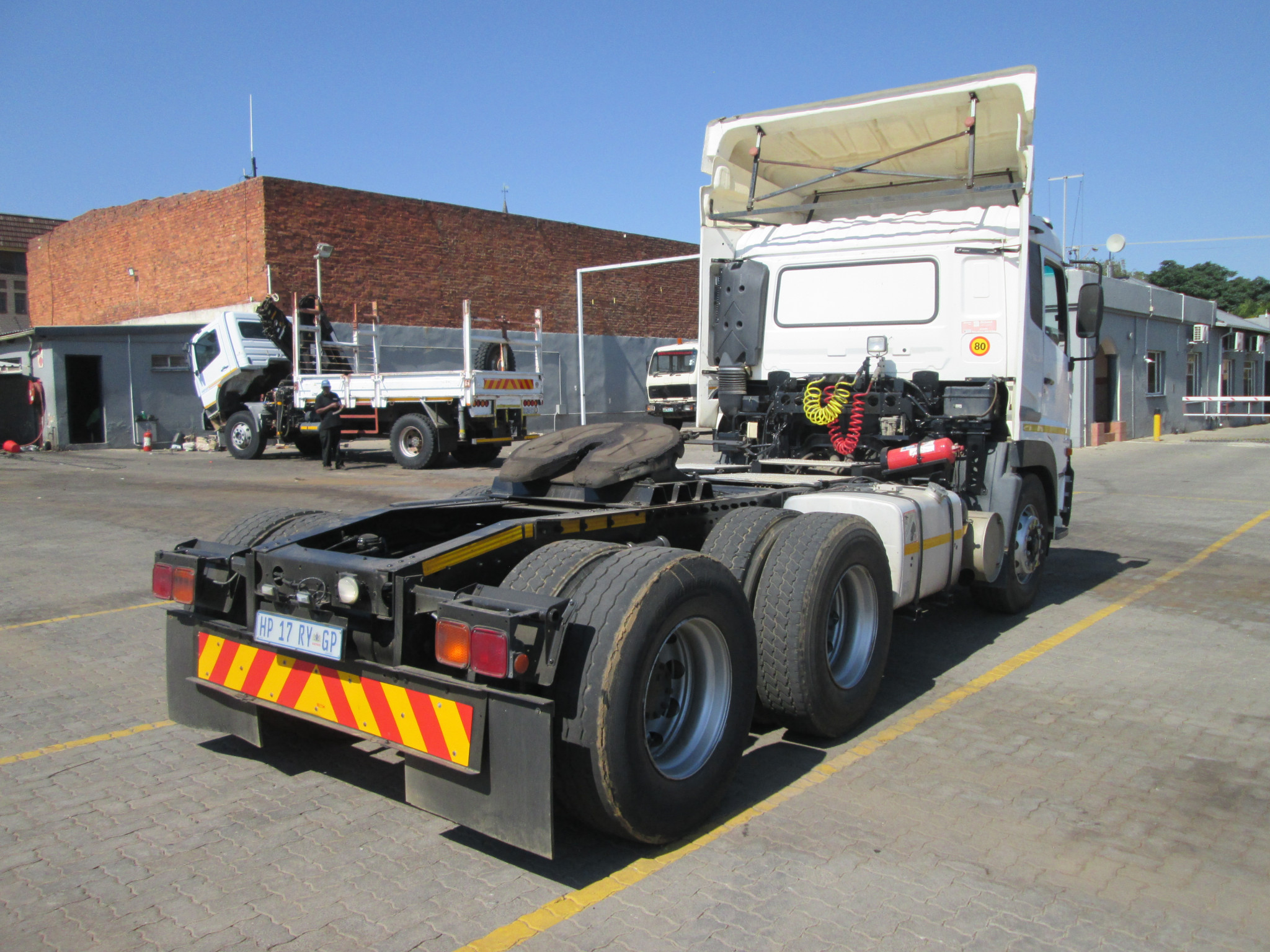 2018 UD QUON GW26-450 TRUCK TRACTOR 246563KM - Image 7