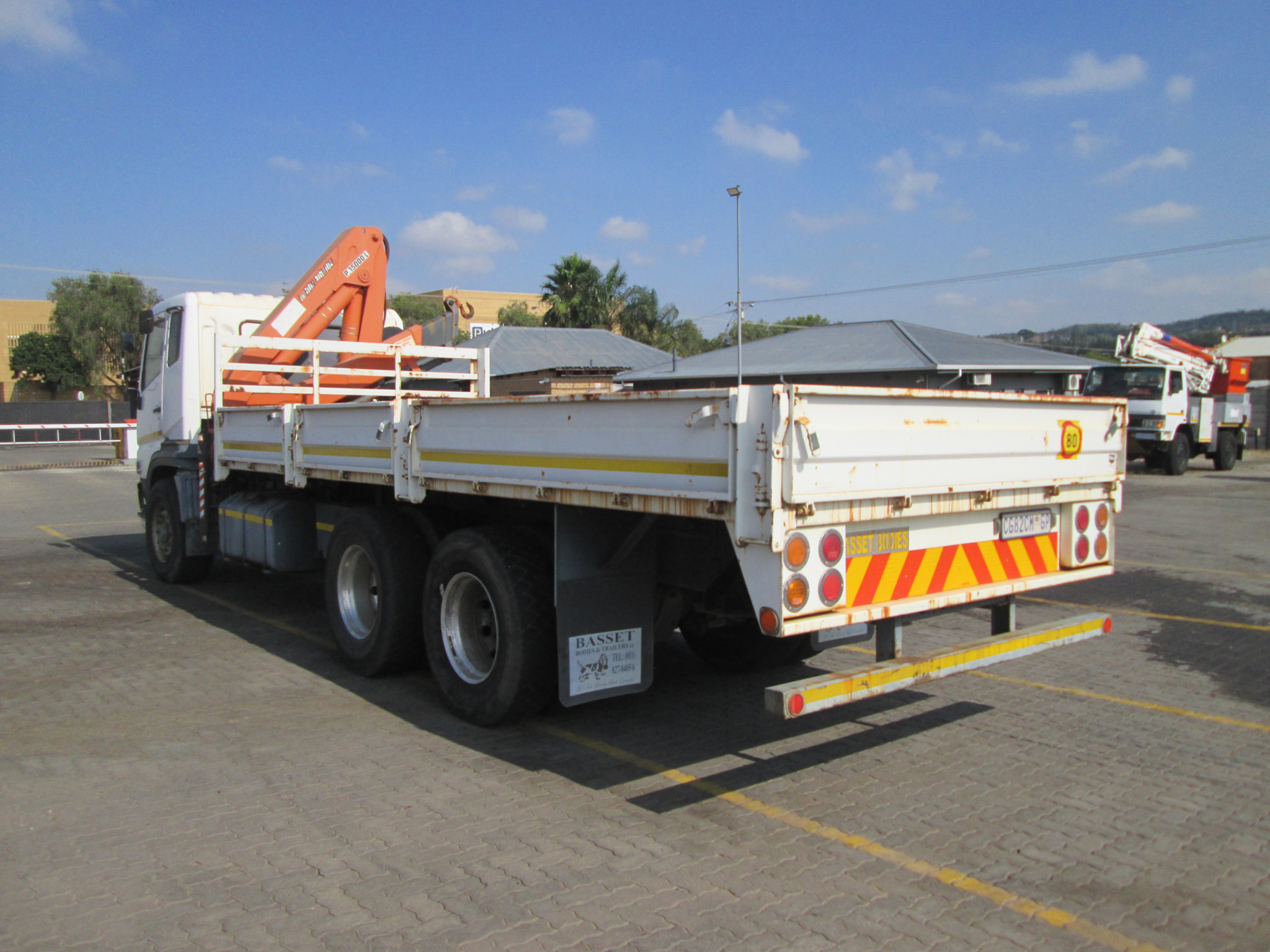 2007 FUSO FV26-340 12TON DROPSIDE WITH P15000L BONFIGLIOLI CRANE 376865KM - Image 8