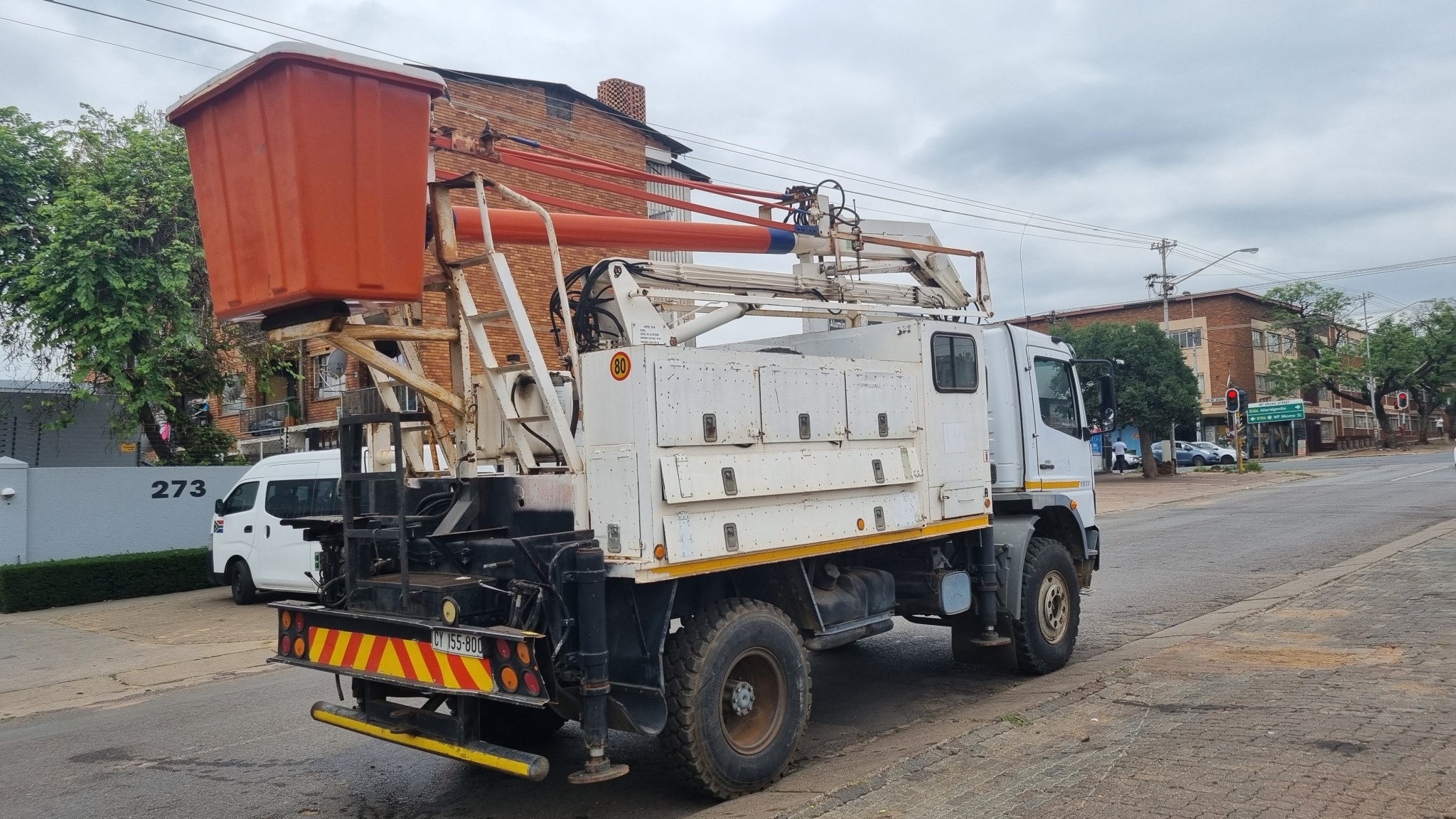 2002 MERCEDES BENZ1517 4x4 12M REACH LIVE LINE TRUCK - Image 8