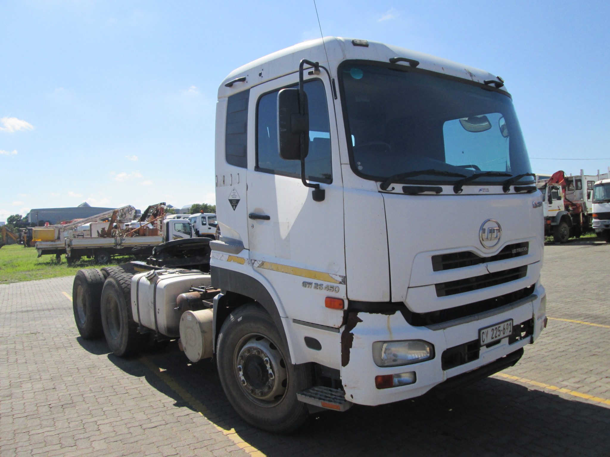 2015 UD QUON GW26-450 TRUCK TRACTOR 309996 KM