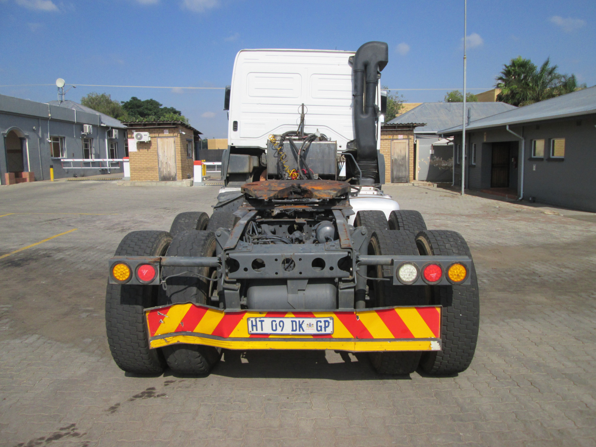 2018 MERCEDES BENZ 3340 AXOR TRUCK TRACTOR 262859KM - Image 6