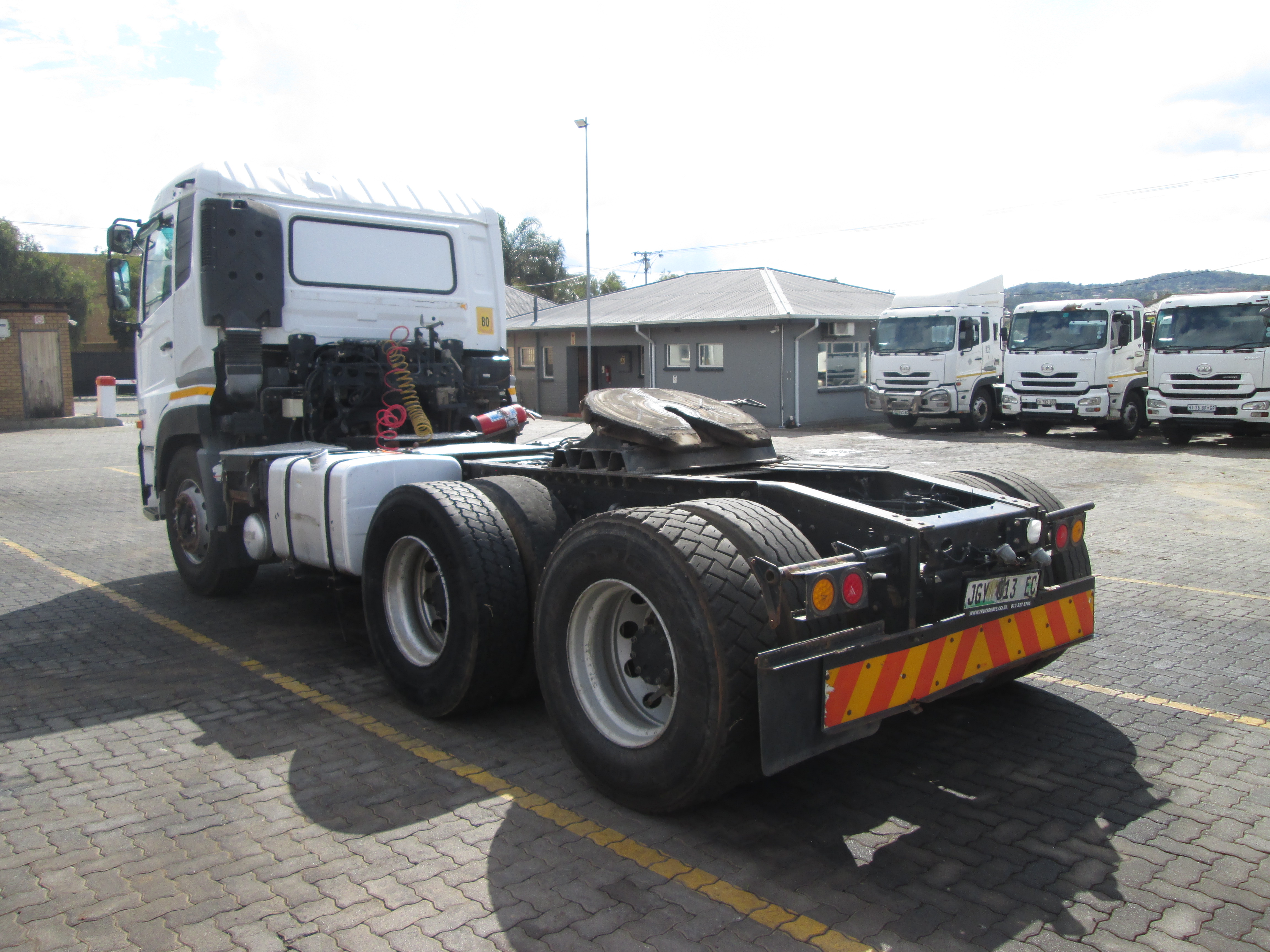 2018 UD QUON GW26-450 TRUCK TRACTOR 286211KM - Image 5