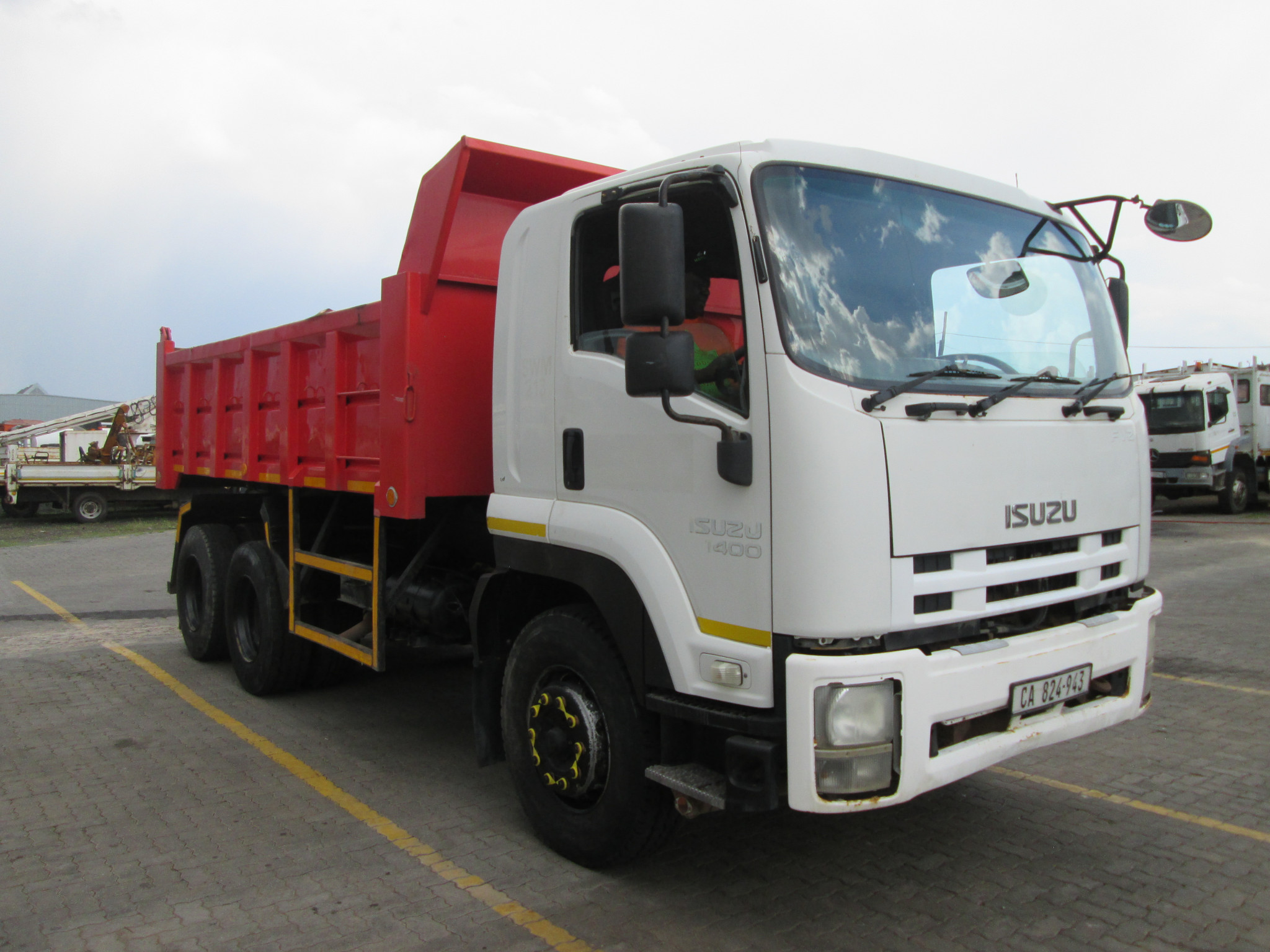 2013 ISUZU FVZ1400 10CUBE TIPPER - Image 1