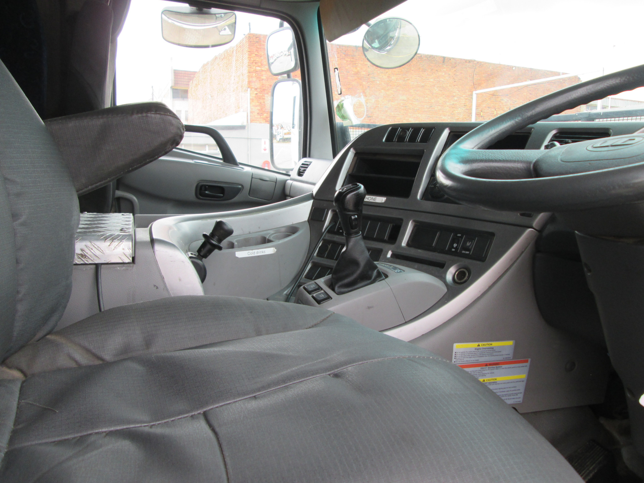 2018 UD QUON GW26-450 TRUCK TRACTOR 365971KM - Image 12