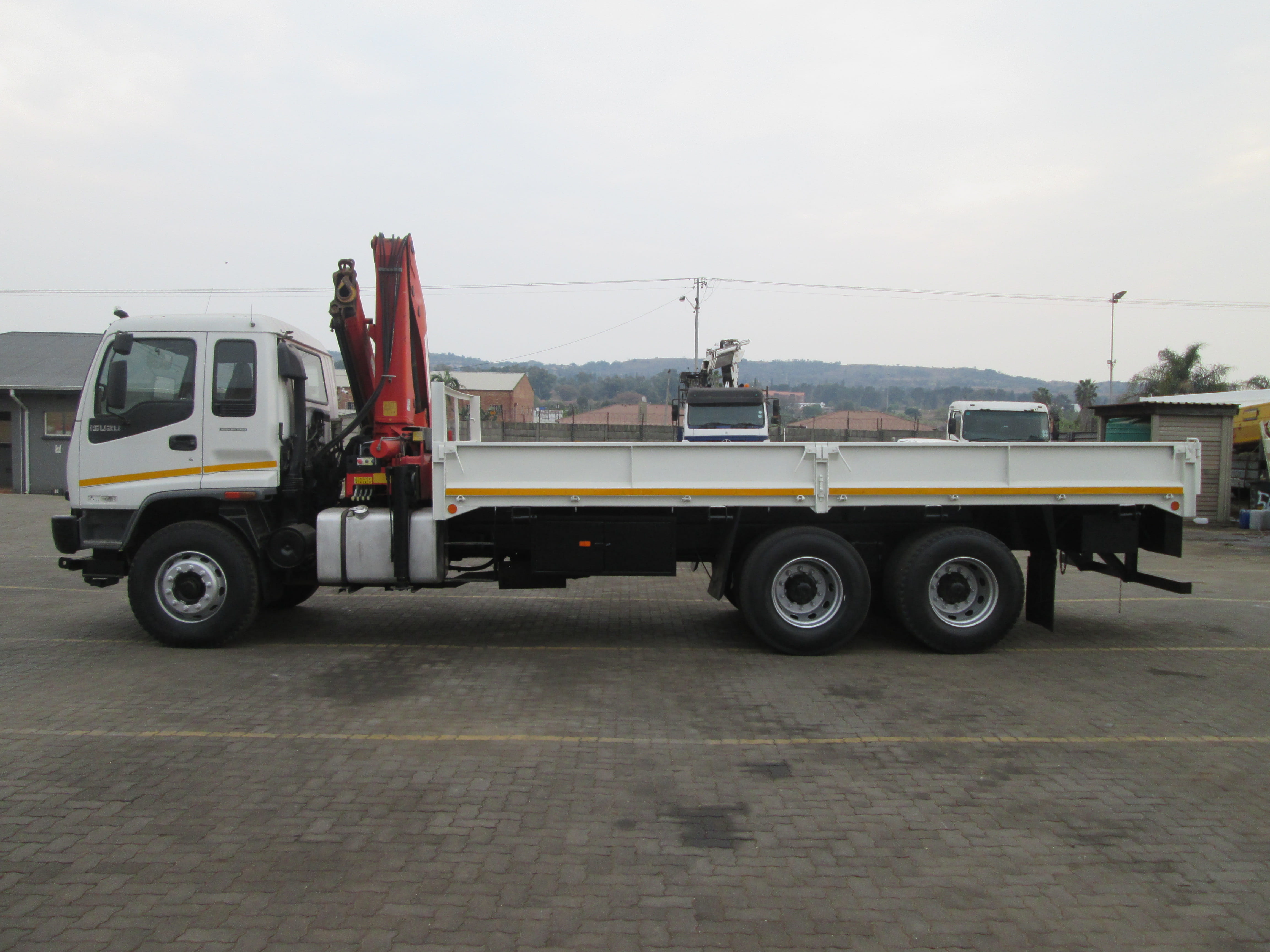 2003 ISUZU FVZ1400 14TON DROPSIDE WITH PALFINGER PK 18080 CRANE  - Image 4