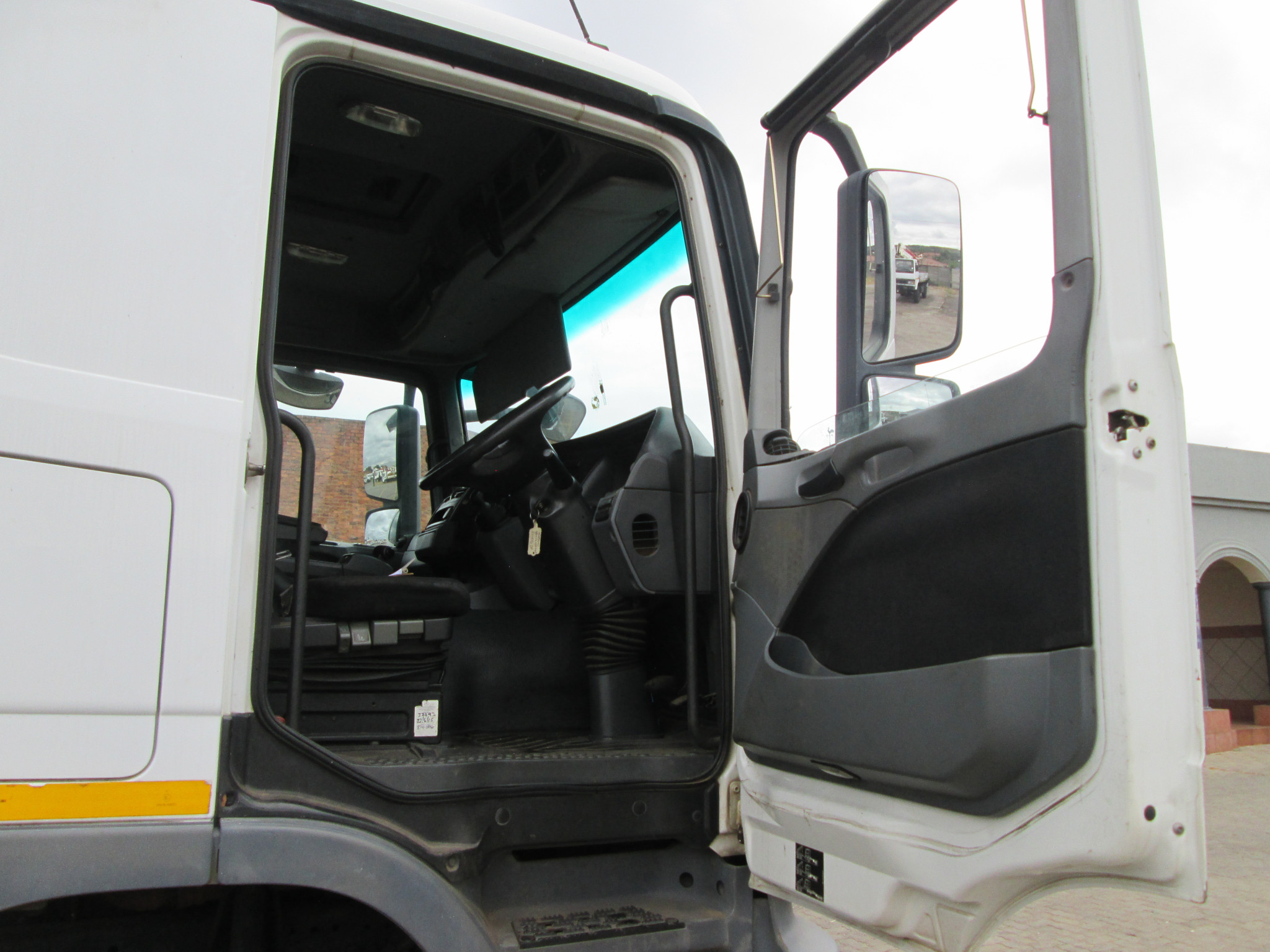 2012 MERCEDES BENZ 3344 TRUCK TRACTOR WITH PK 15500 CRANE - Image 9