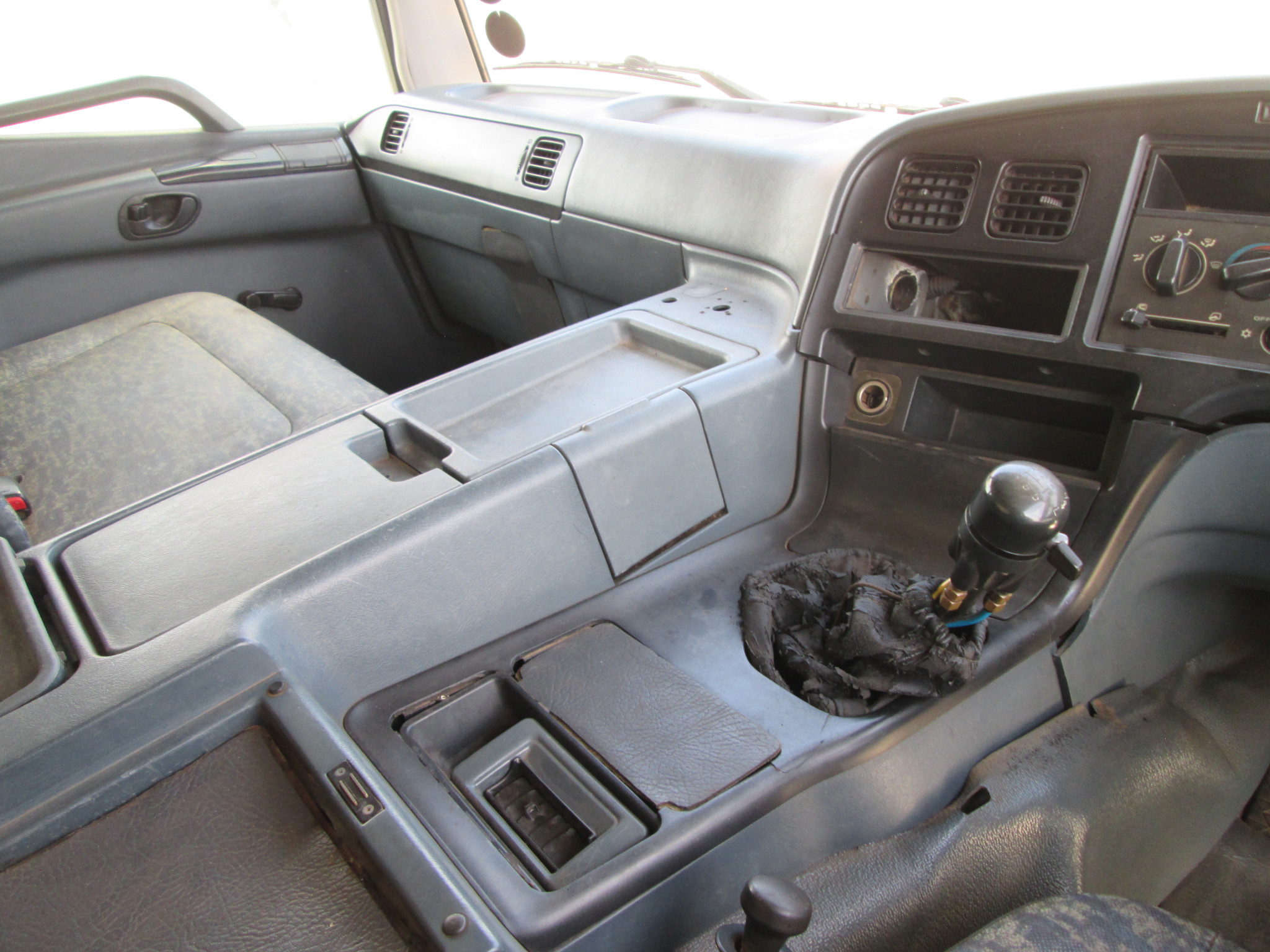 2007 FUSO FV26-340 12TON DROPSIDE WITH P15000L BONFIGLIOLI CRANE 376865KM - Image 19