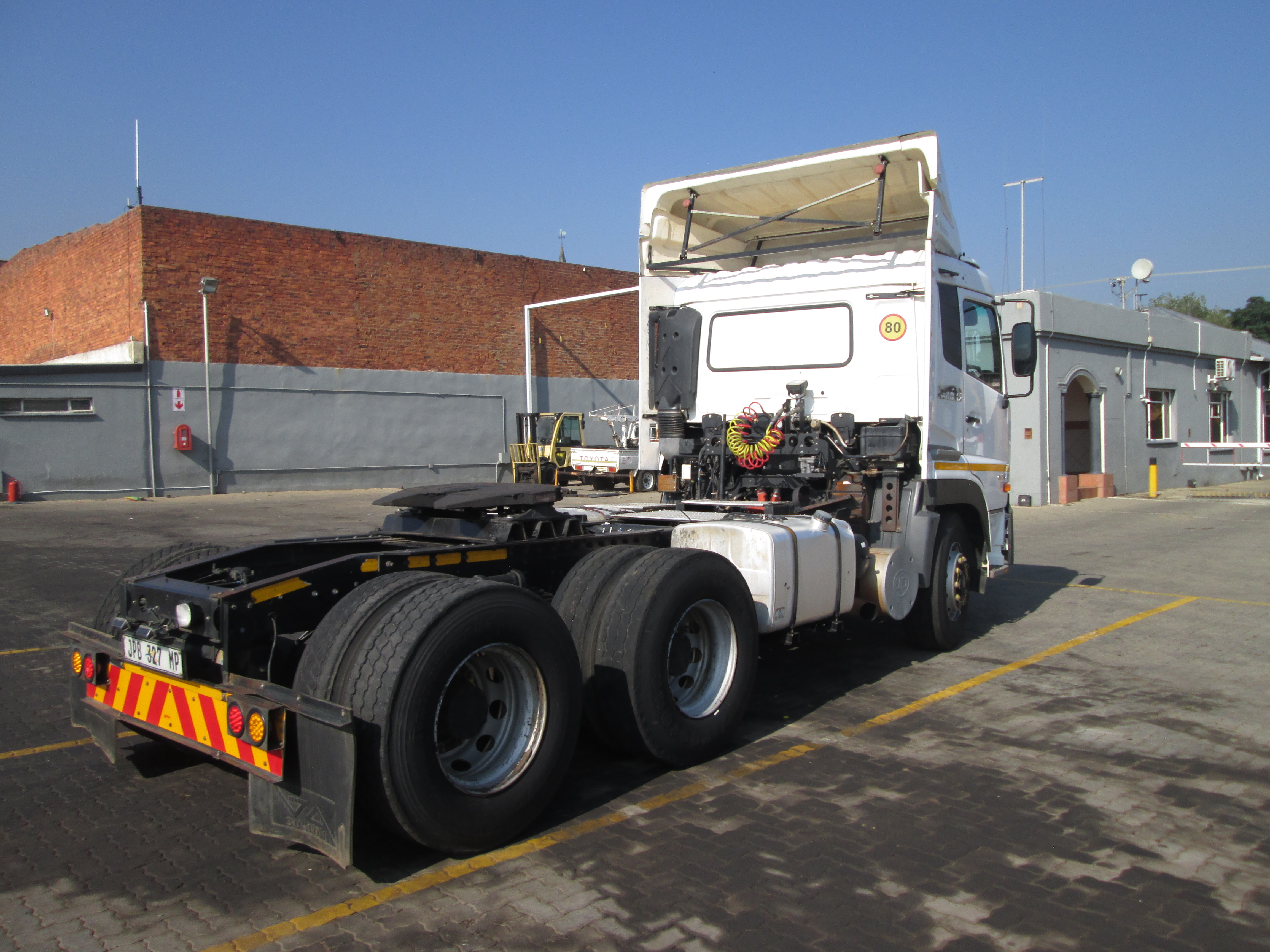 2018 UD QUON GW26-450 TRUCK TRACTOR 313060KM - Image 7