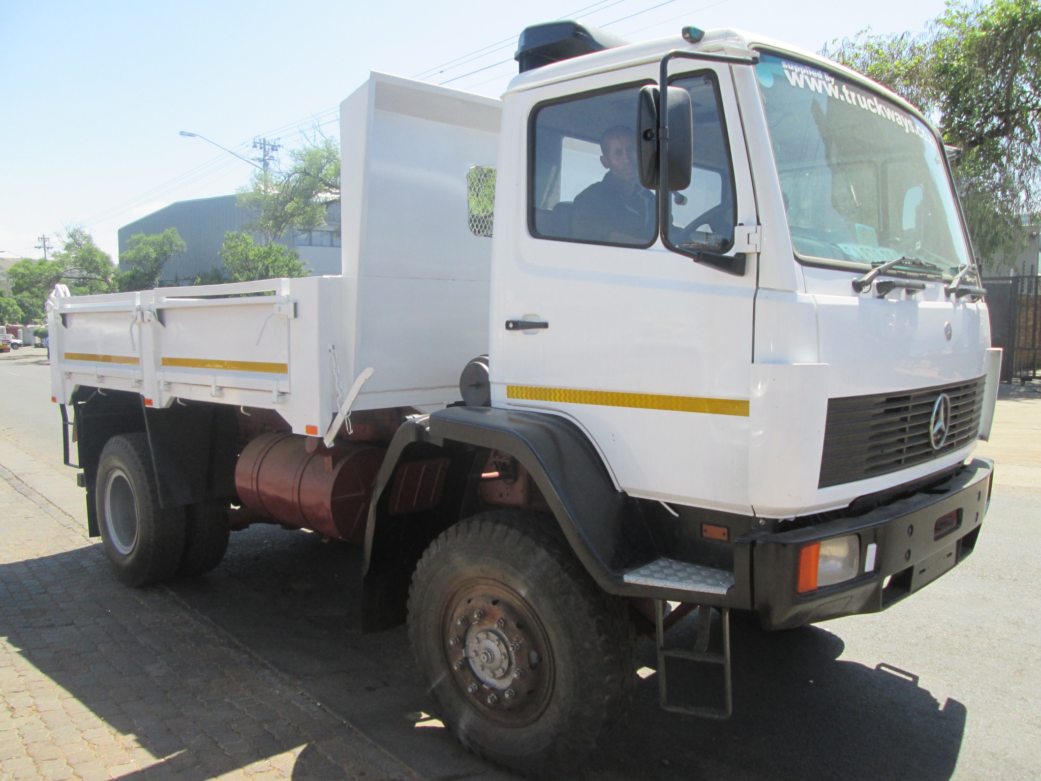 1996 MERCEDES BENZ 1617, 4X4 5M³ DROPSIDE TIPPER - Image 1