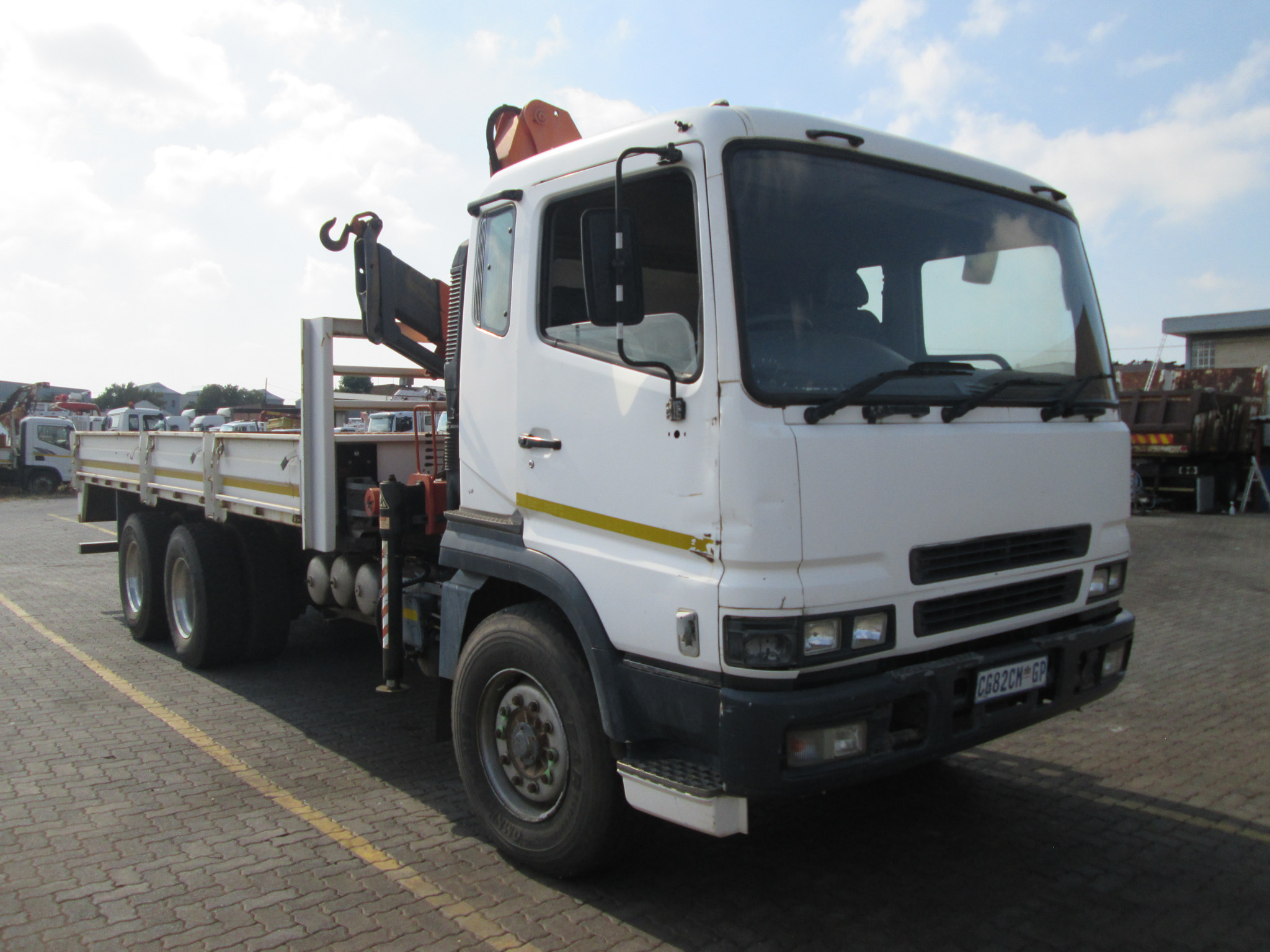 2007 FUSO FV26-340 12TON DROPSIDE WITH P15000L BONFIGLIOLI CRANE 376865KM