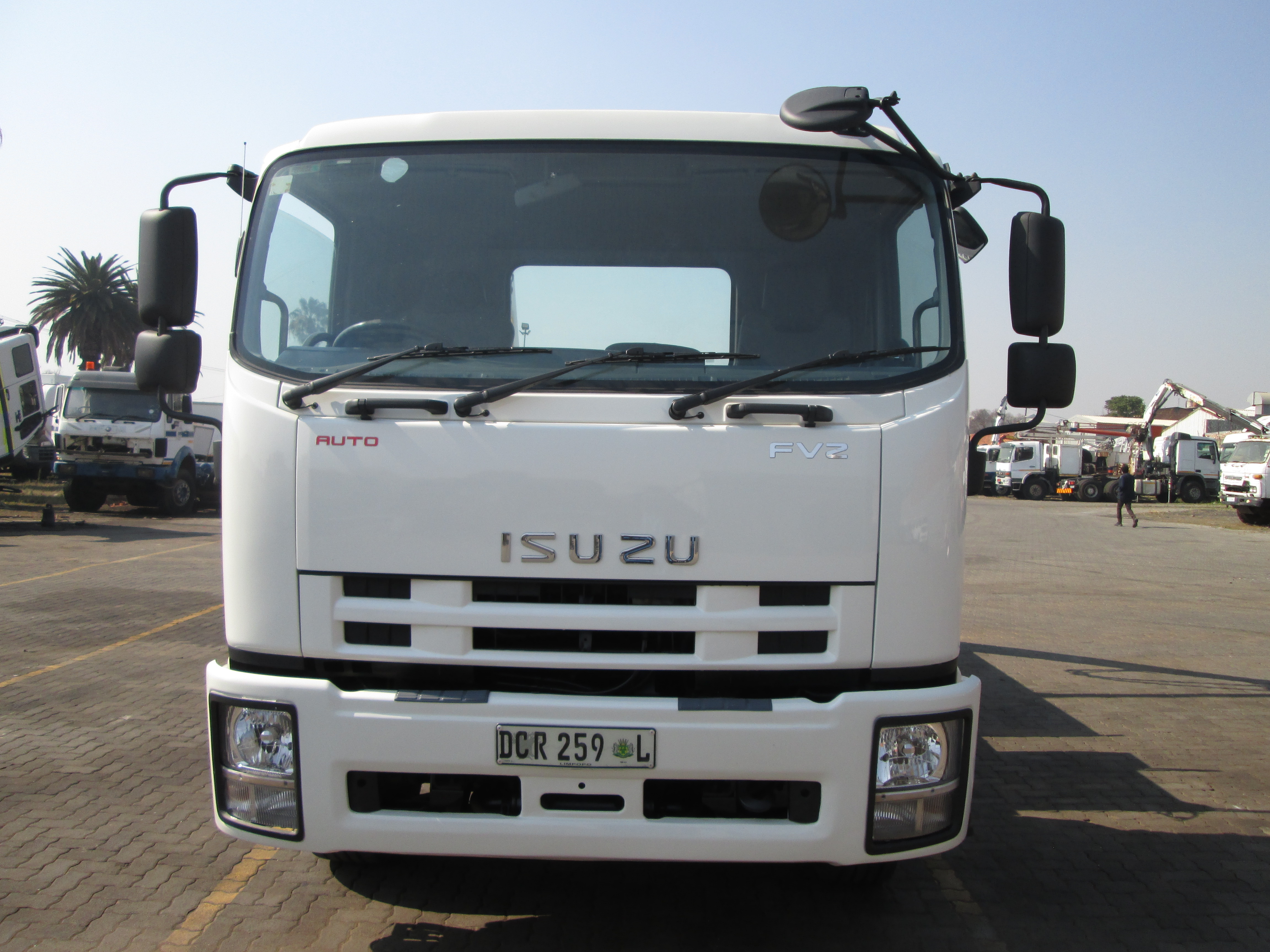 2014 ISUZU FVZ1400 16TON SKIPLOADER 152858KM - Image 2