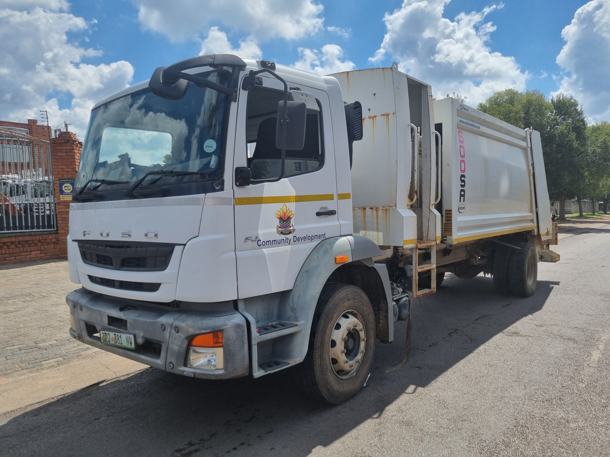 2018 FUSO FJ16-230 13CUBE COMPACTOR - Image 3