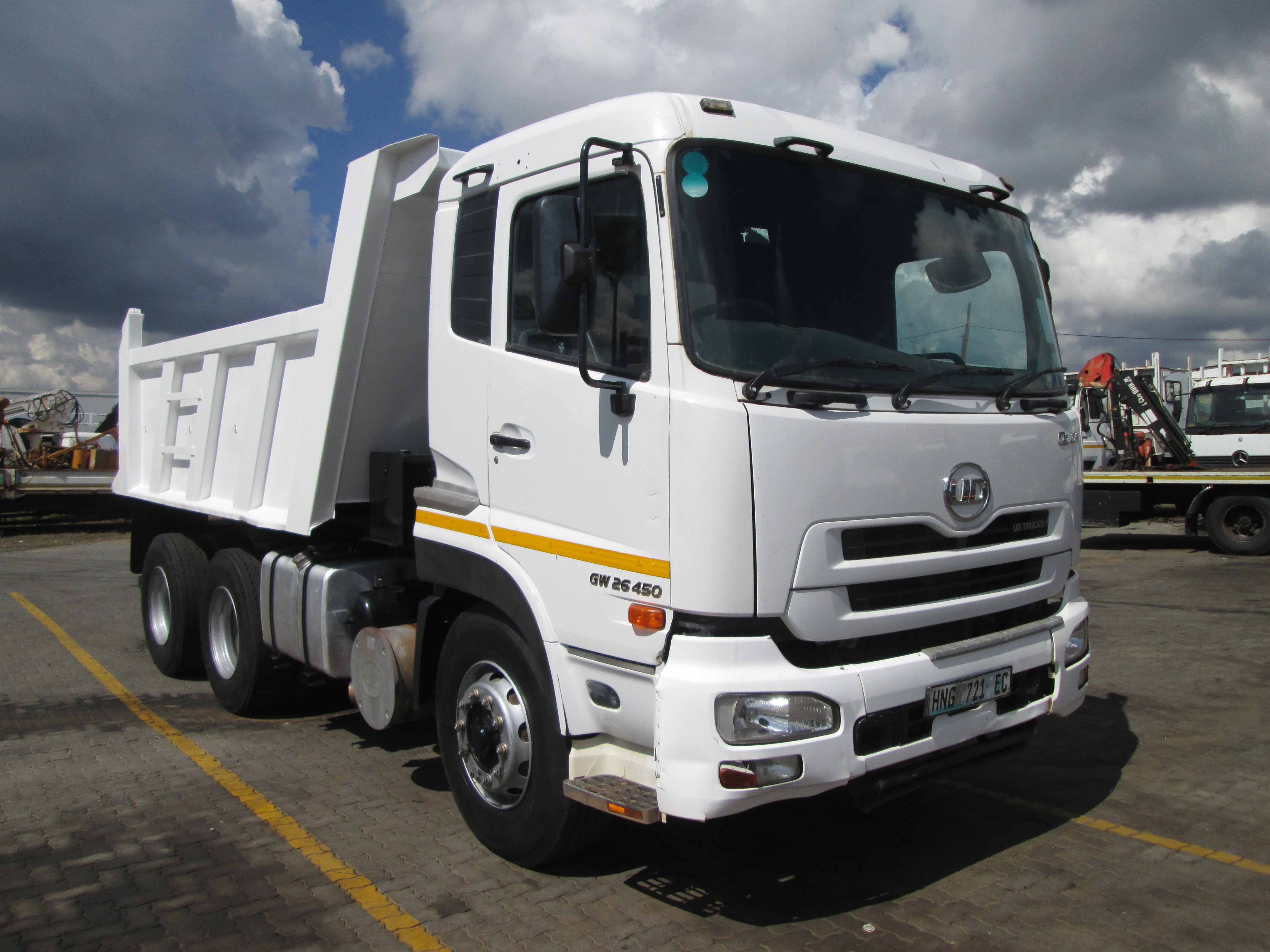 2015 UD QUON GW26-450 10CUBE TIPPER - 125727KM - Image 1