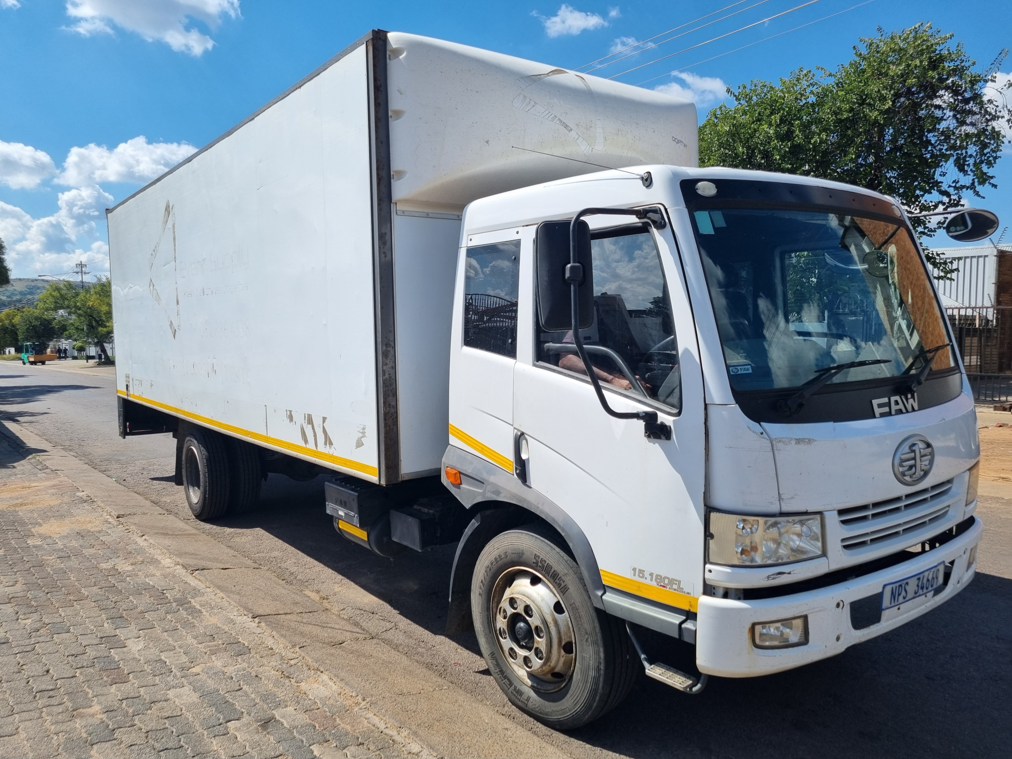 2018 FAW 15.180 8TON CLOSED BODY - Image 1