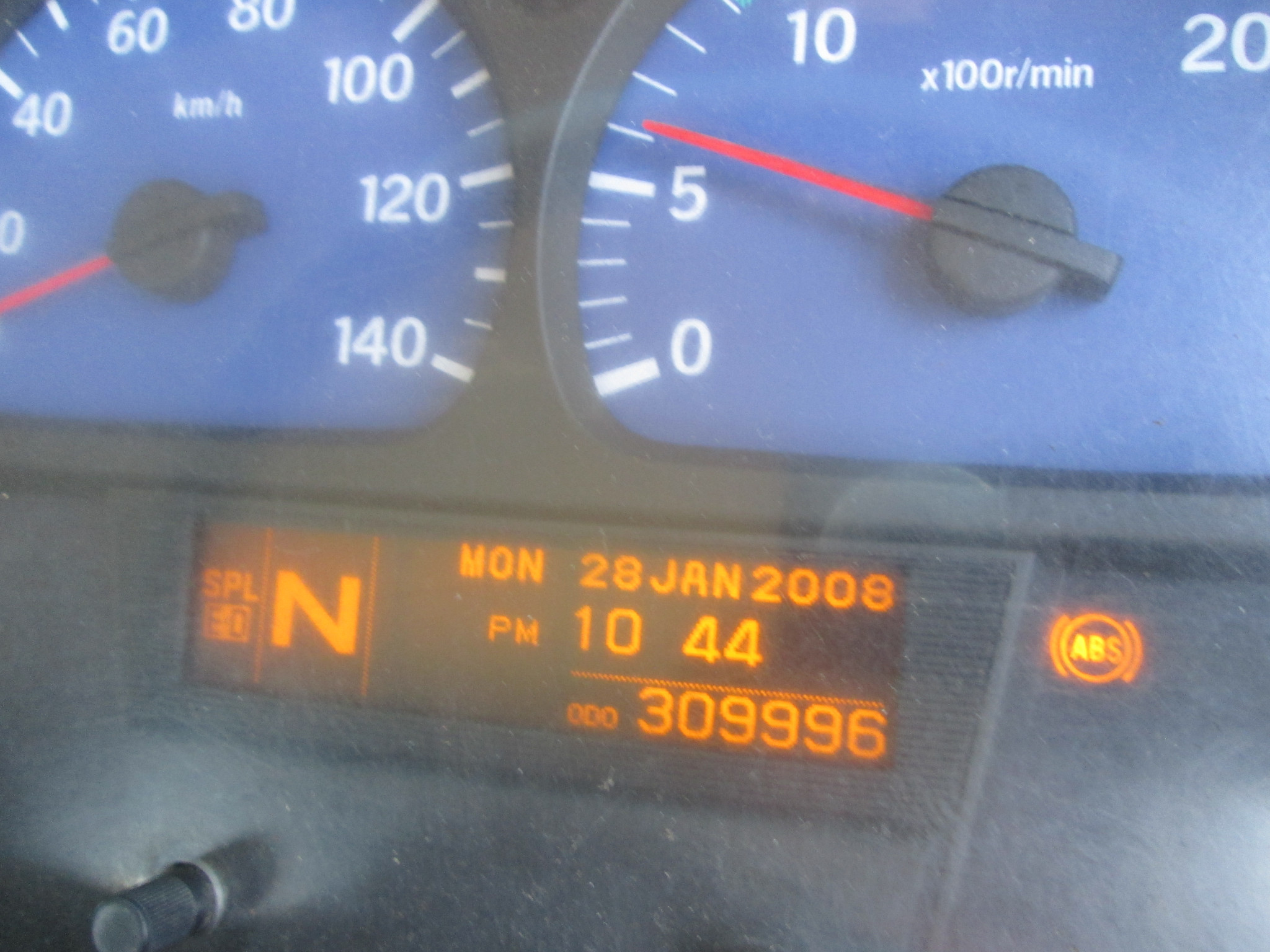 2015 UD QUON GW26-450 TRUCK TRACTOR 309996 KM - Image 8