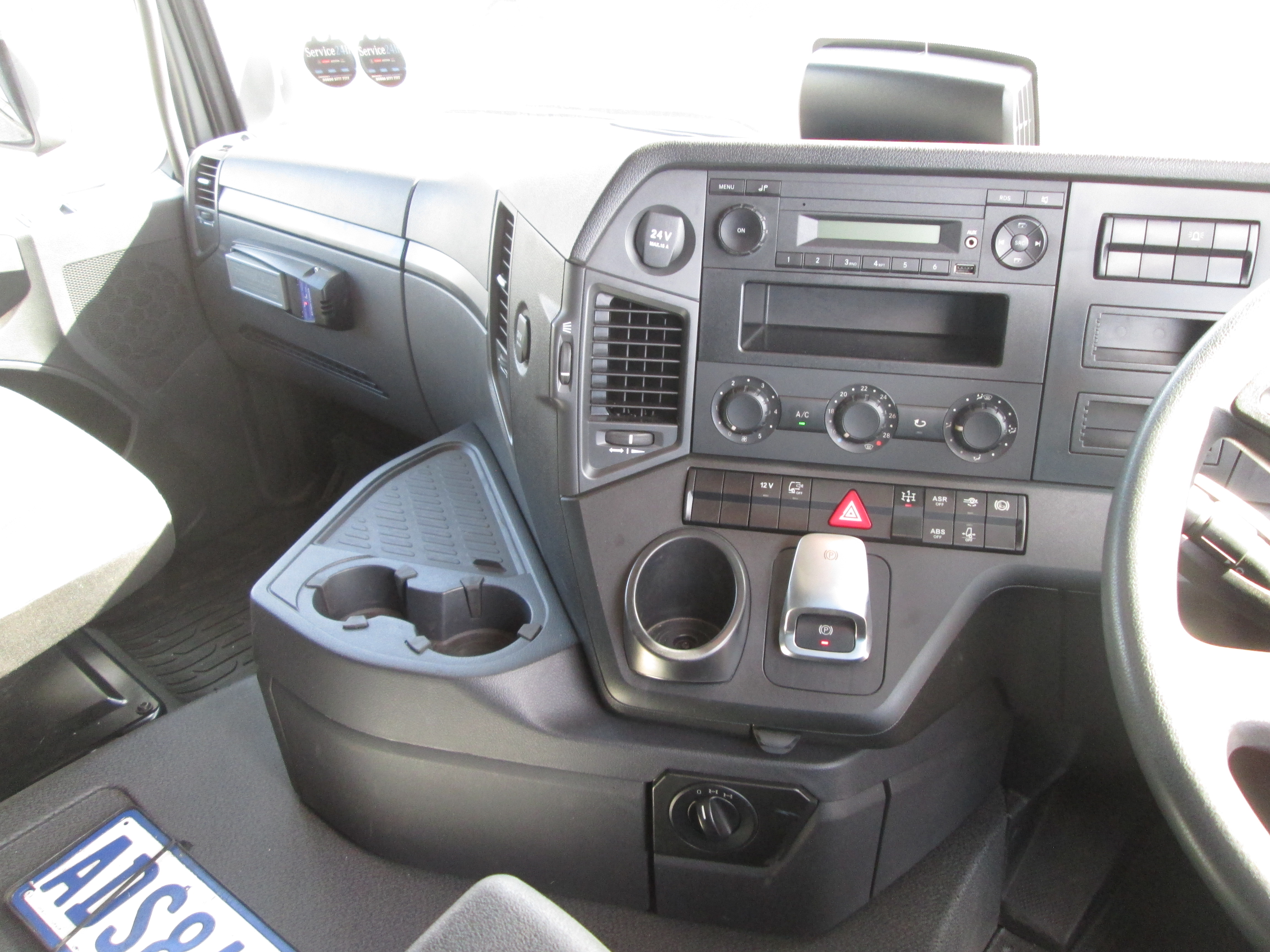 2023 Mercedes Benz AROCS 4152 Twin steer 8x4 flat deck Equipped with rear mount PK63002 EH crane - Image 24