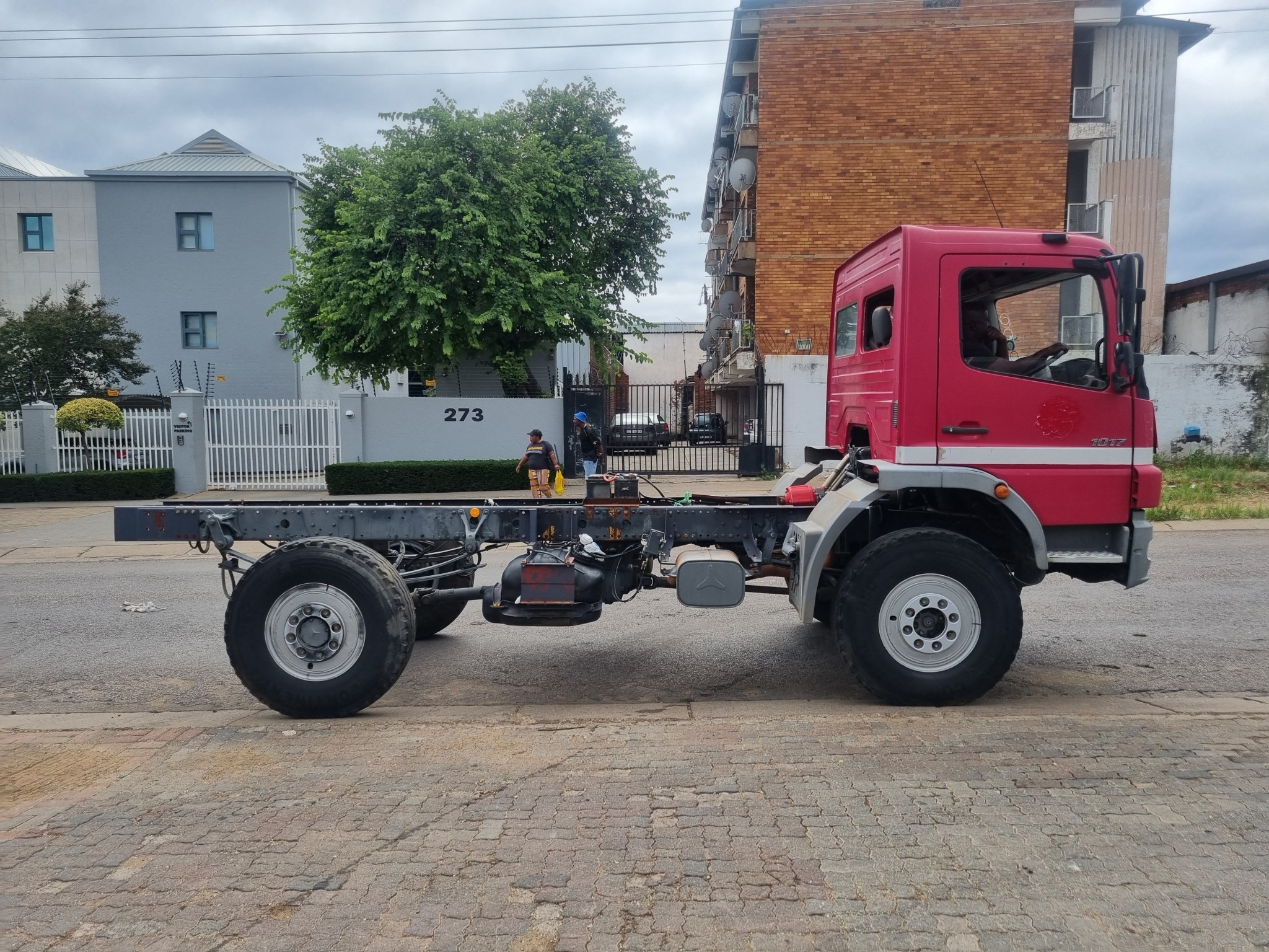2007 MERCEDES BENZ 1017 4X4 CHASSIS CAB - Image 8