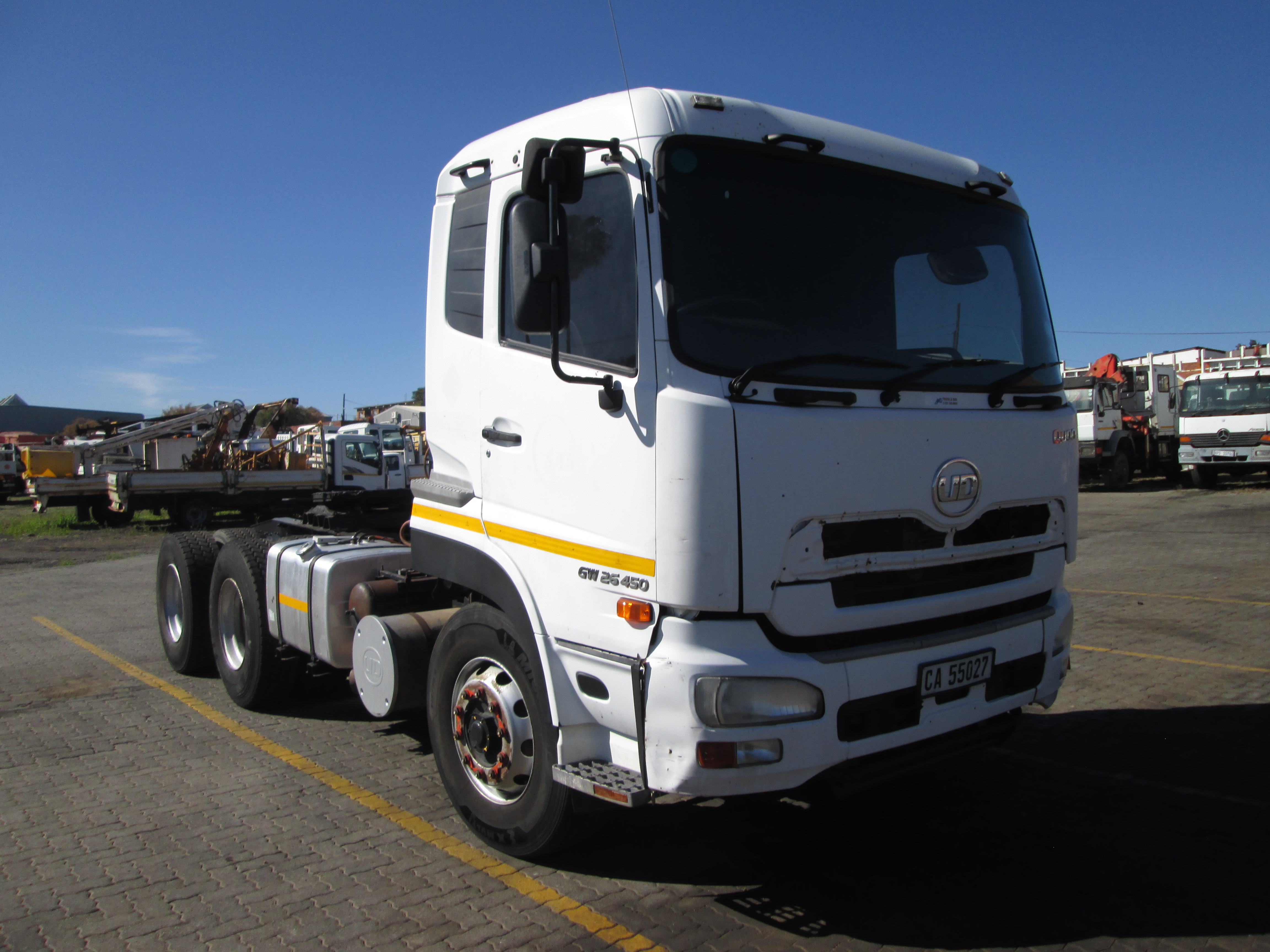 2015 UD QUON GW26-450 TRUCK TRACTOR 296557KM - Image 1