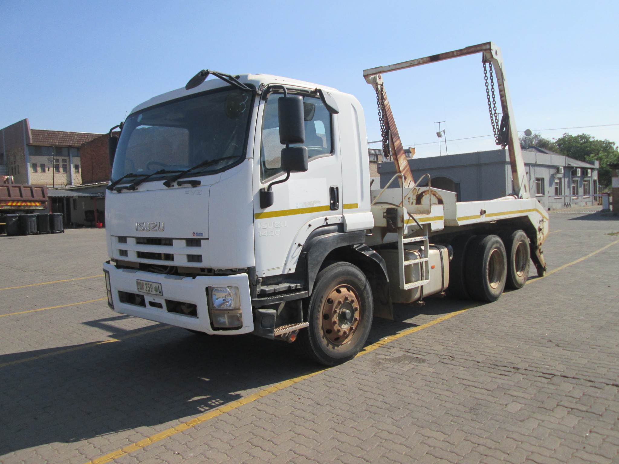 2014 ISUZU FVZ1400 16TON SKIPLOADER  - Image 3