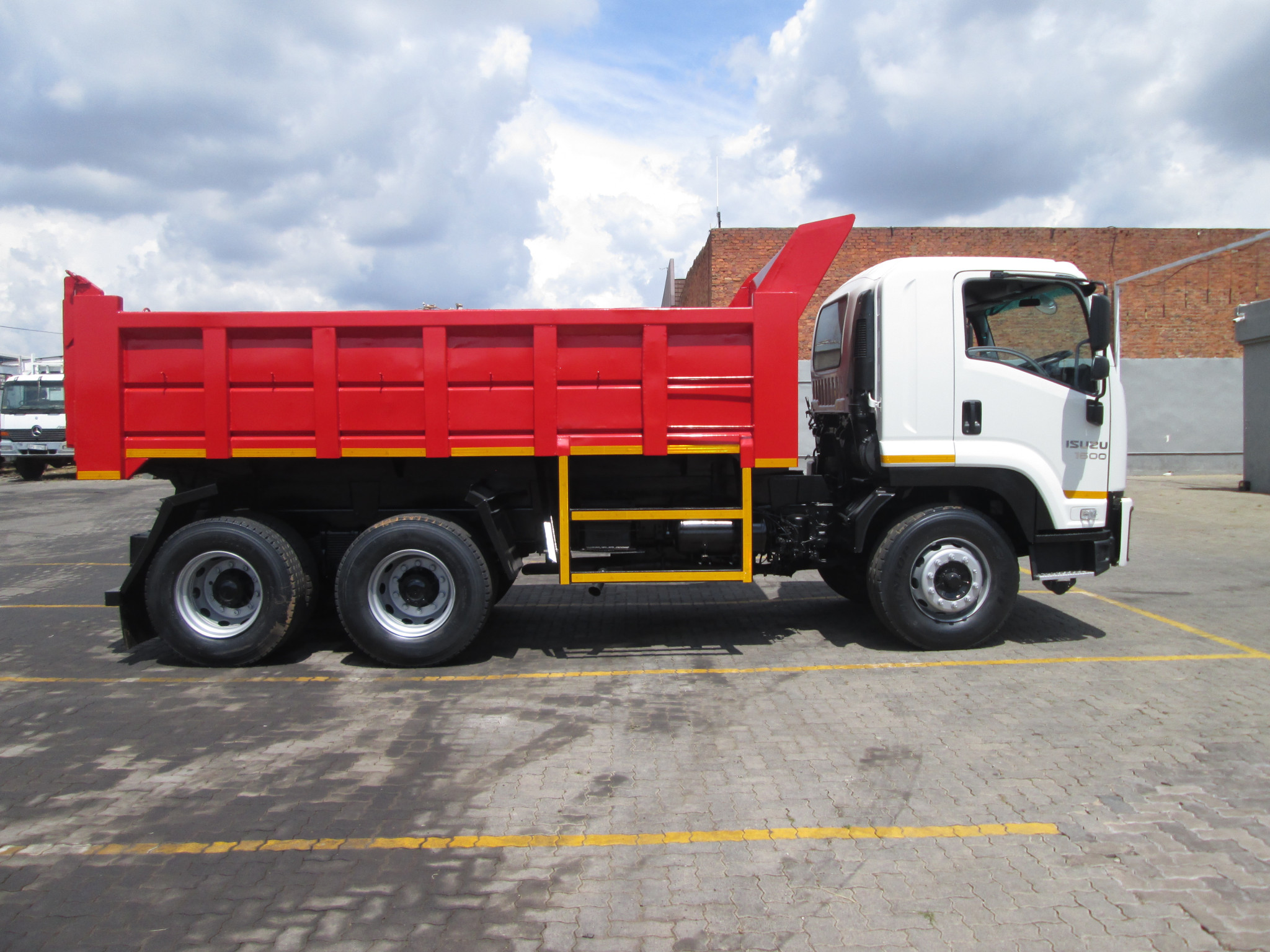 2013 ISUZU FVZ1400 10CUBE TIPPER 344649KM - Image 8