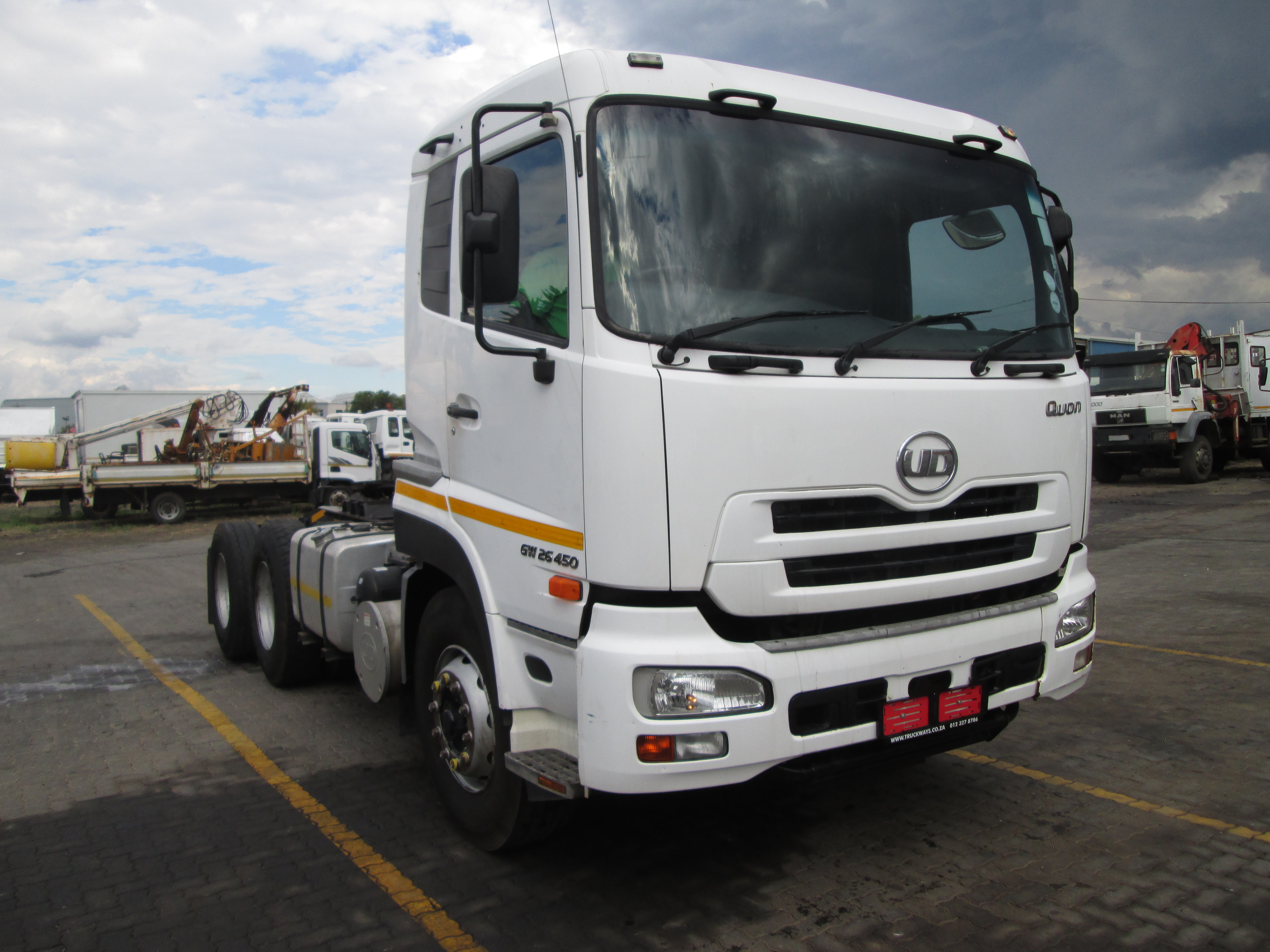 2018 UD QUON GW26-450 TRUCK TRACTOR 311225KM - Image 1