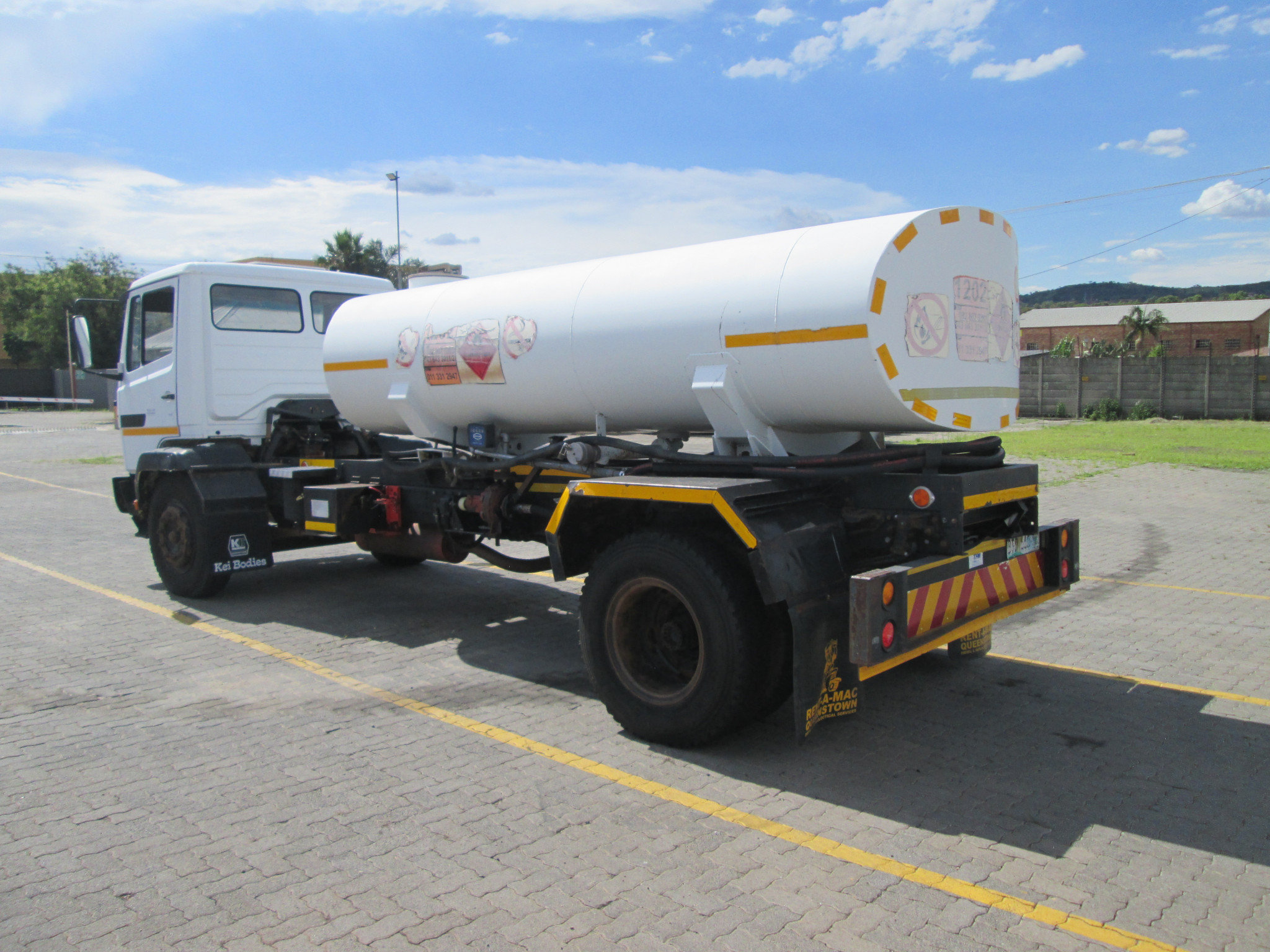 1998 MERCEDES BENZ 1014 7000L DIESEL TANKER - Image 5