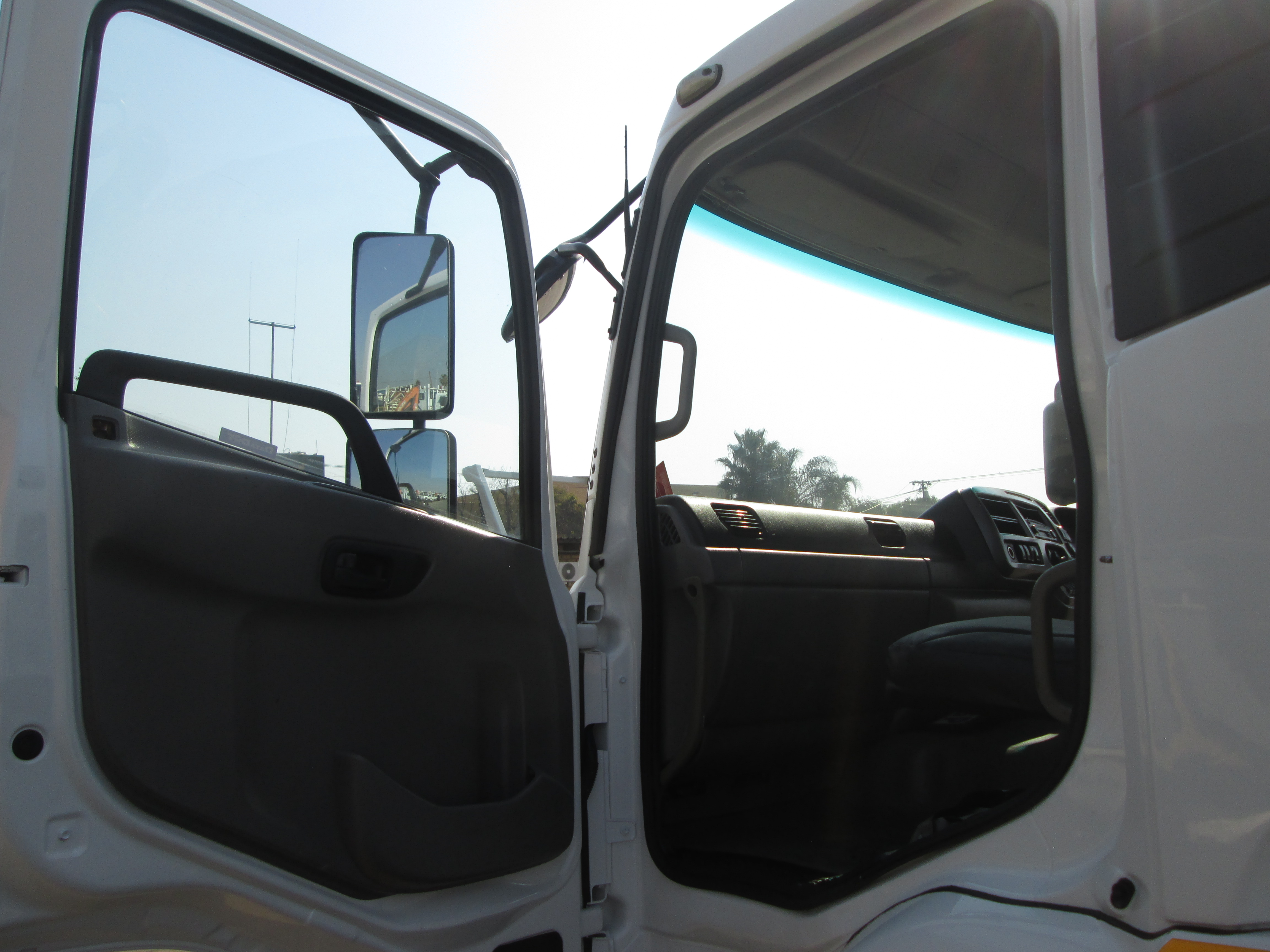 2017 UD PKE250 CRONER 8TON DROPSIDE WITH HIAB X CL 8-1 85386KM - Image 12