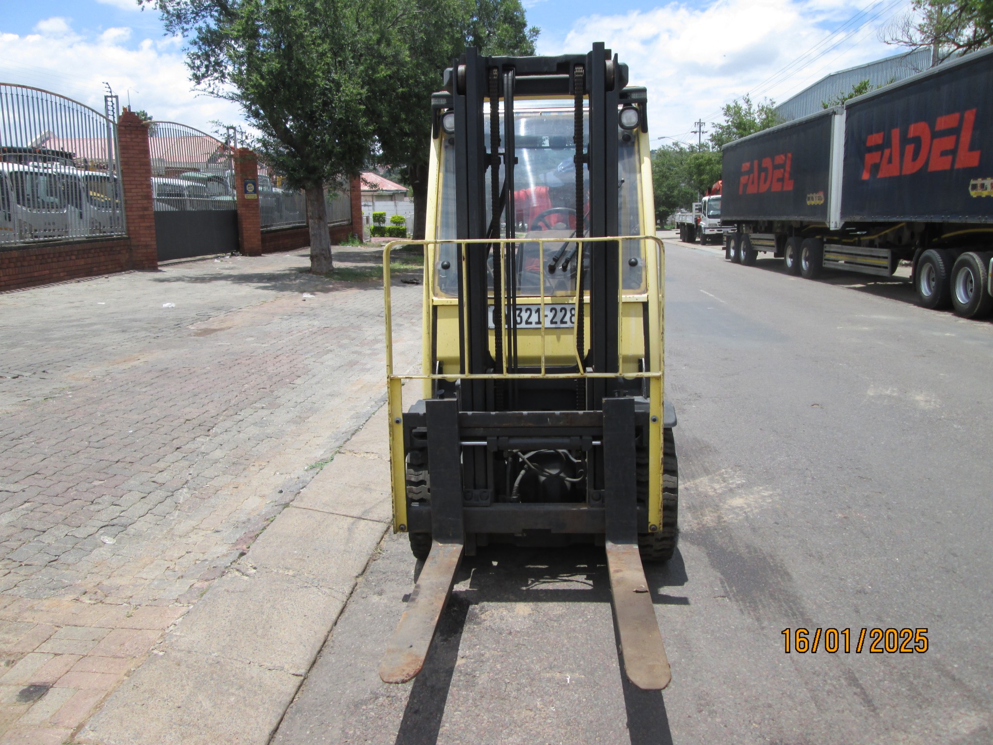 2011 HYSTER H3 OFT 2.4TON FORKLIFT - Image 3