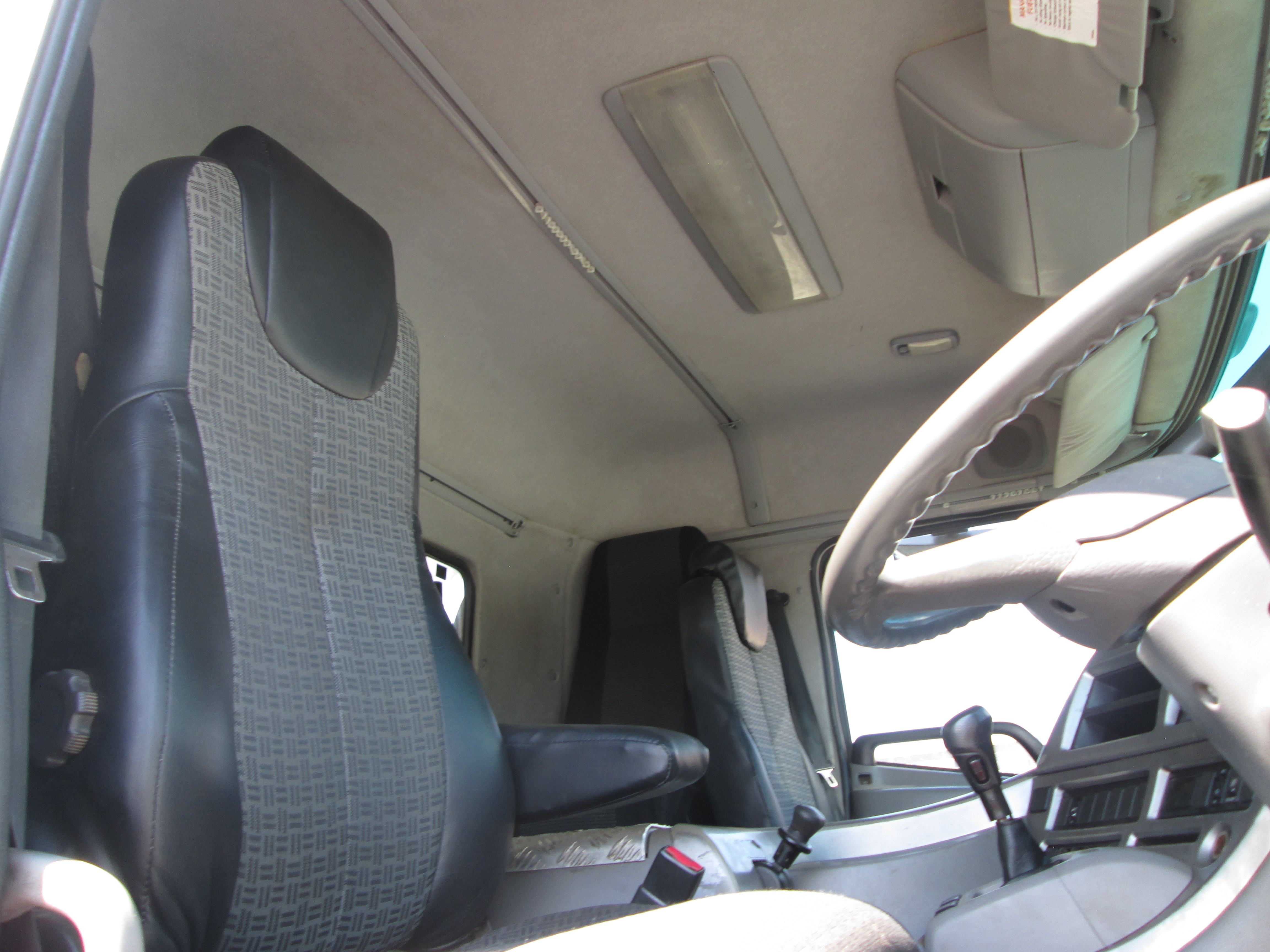 2015 UD QUON GW26-450 10CUBE TIPPER - Image 10